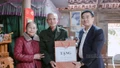 Hơn 1.000 suất quà Tết đến với người có công ở xã Mậu A