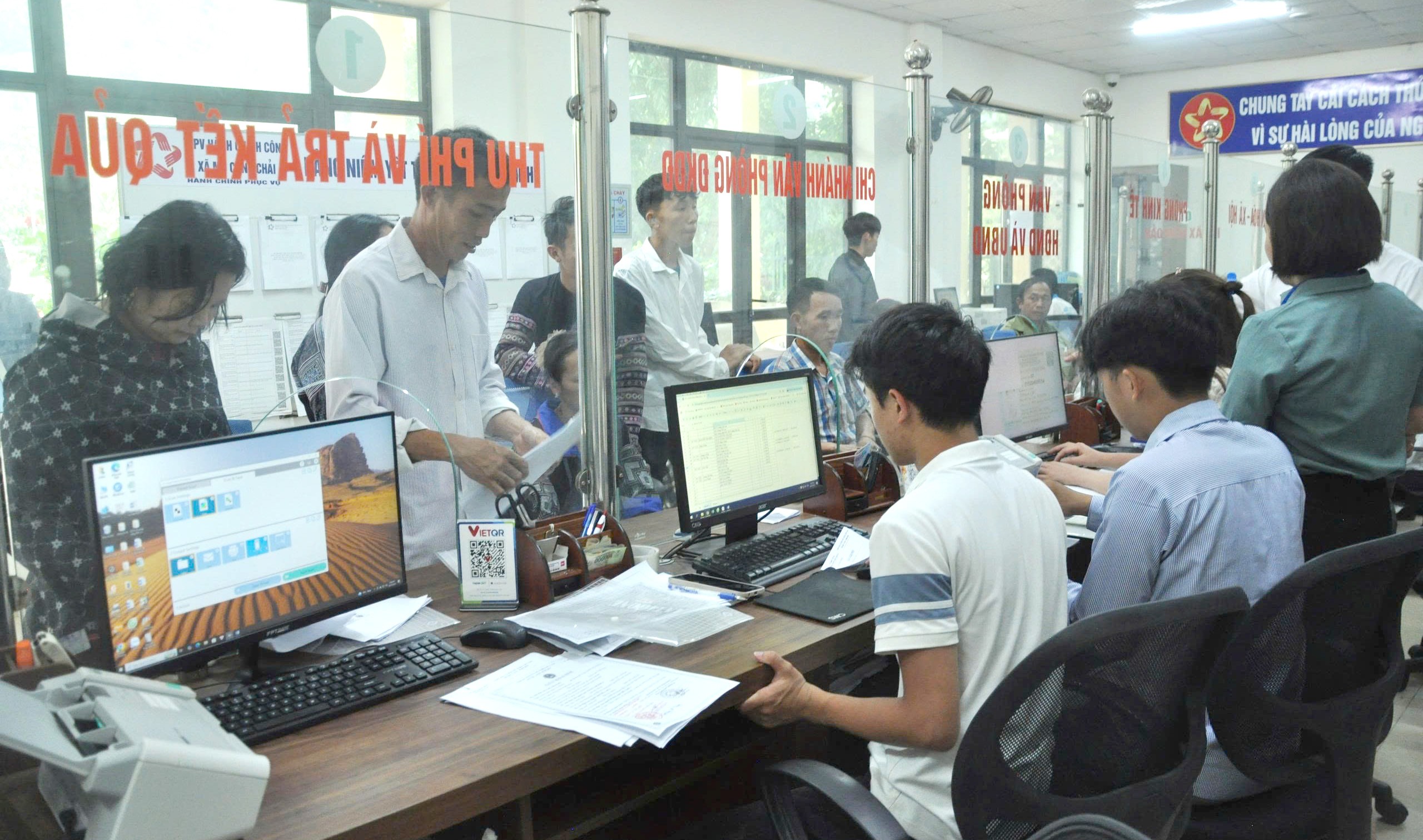Giải quyết thủ tục hành chính cho người dân tại Trung tâm Phục vụ hành chính công xã Mù Cang Chải. anh-trung-tam-hanh-chinh-cong.jpg