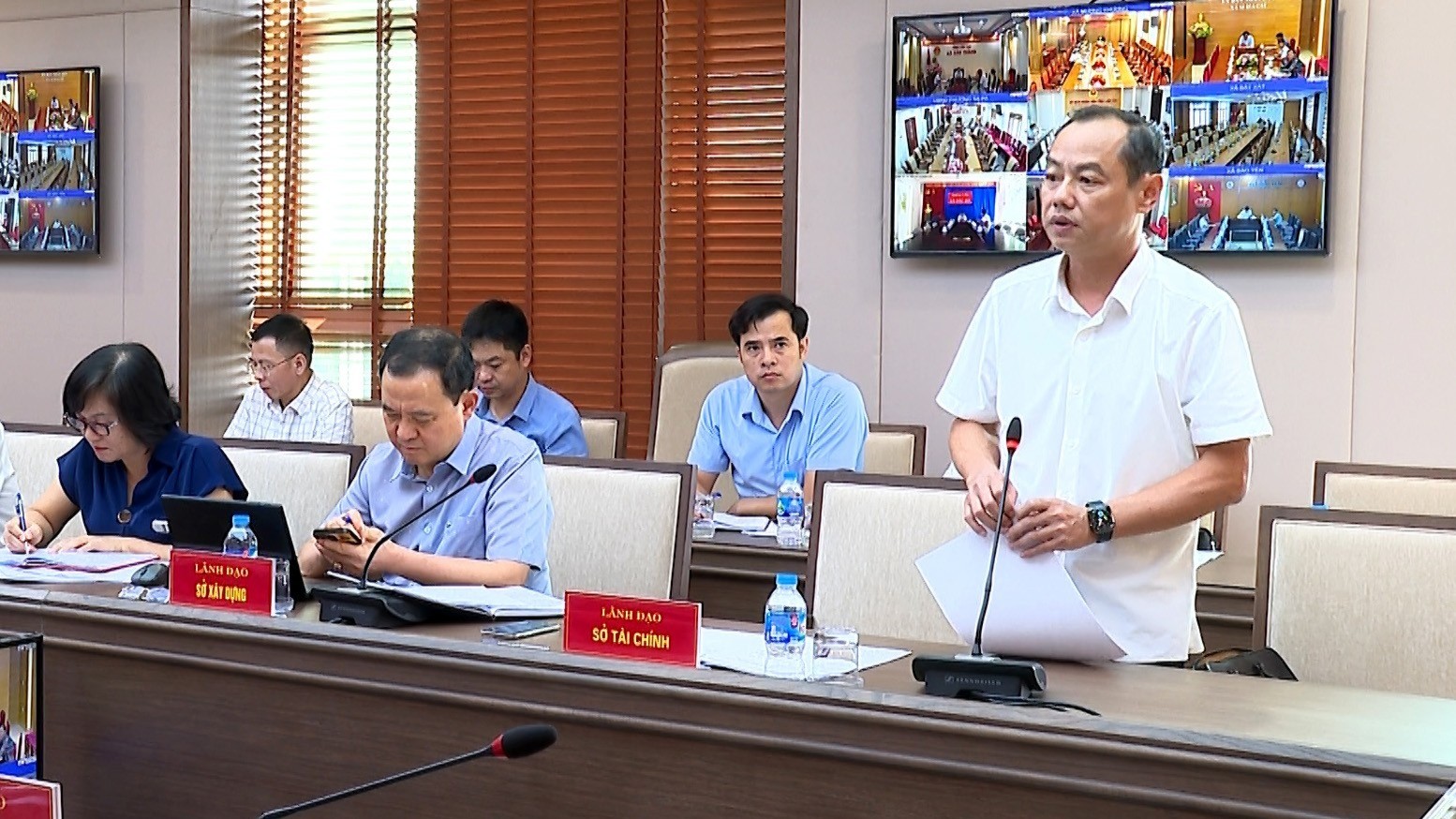 Lãnh đạo Sở Tài chính báo cáo chi tiết về tình hình phân bổ và giải ngân hơn 1.748 tỷ đồng vốn khắc phục hậu quả thiên tai. lanh-dao-so-tai-chinh-5378.jpg