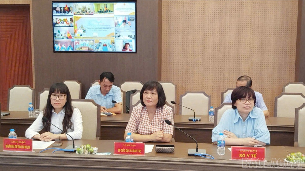 Các đại biểu dự Hội nghị tại điểm cầu tỉnh Lào Cai baolaocai-br_dai-bieu-du-tai-diem-cau-yb-8325.jpg