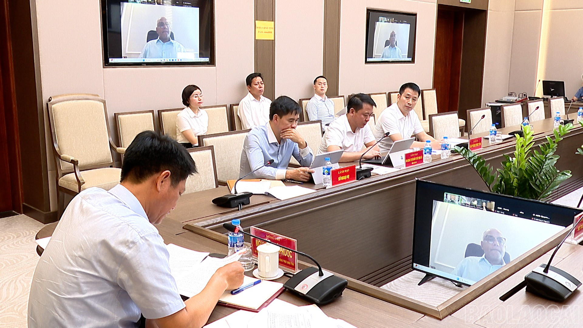Quang cảnh buổi làm việc. baolaocai-br_adb.jpg