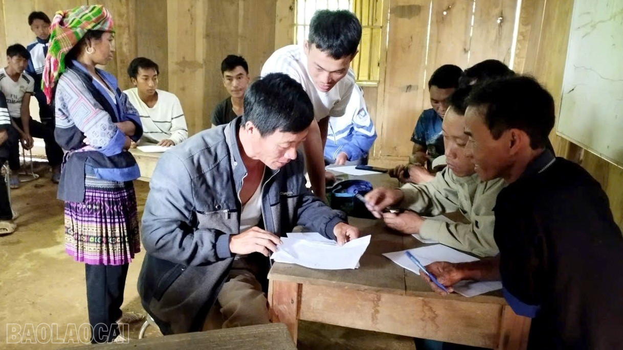 Người dân xã Chế Tạo ký cam kết bảo vệ rừng và phòng cháy, chữa cháy rừng. baolaocai-bl_nguoi-dan-xa-che-tao-ky-cam-ket-9365.jpg