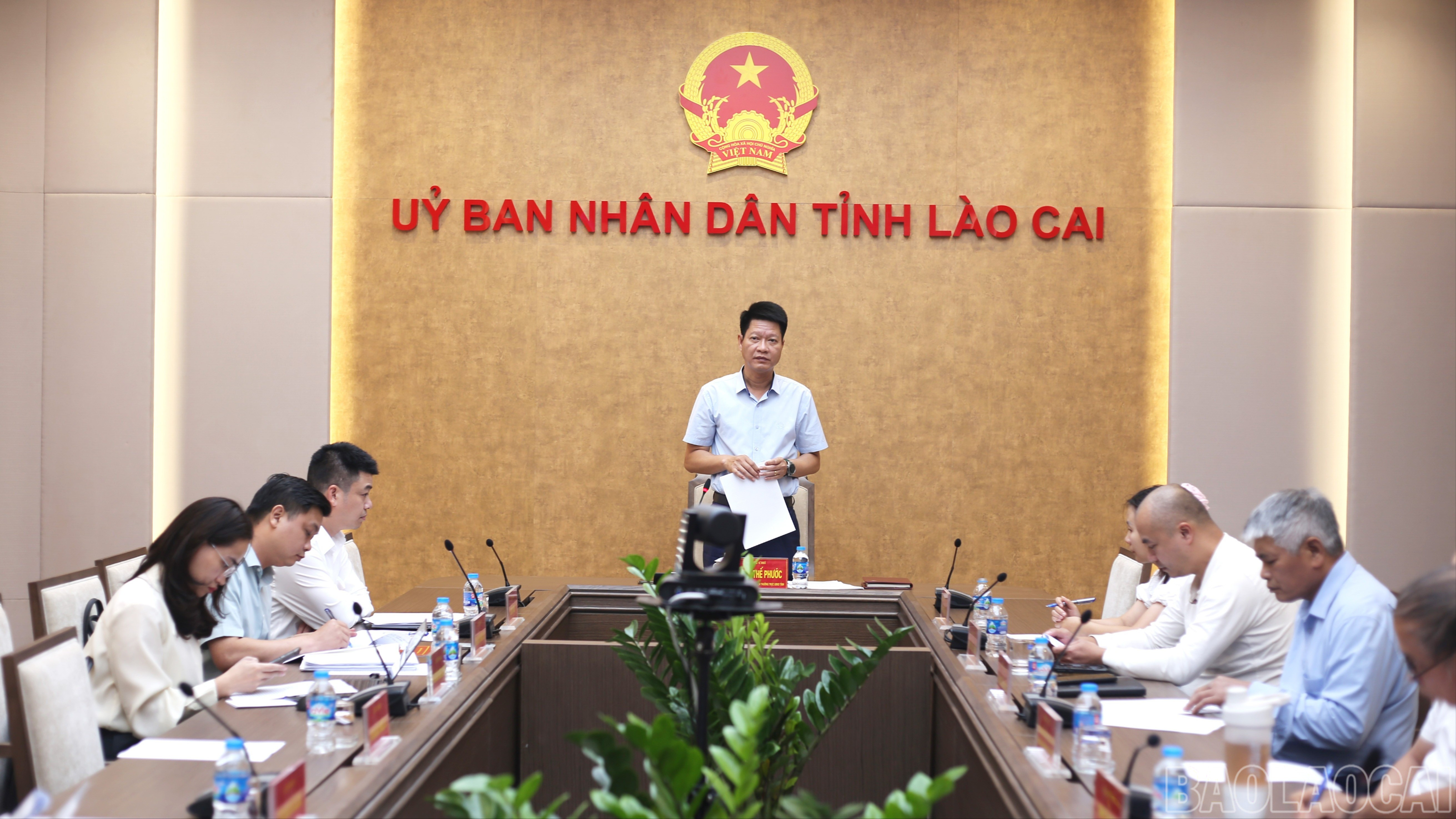 Đồng chí Nguyễn Thế Phước - Phó Chủ tịch Thường trực UBND tỉnh phát biểu kết luận buổi làm việc. baolaocai-br_ket-luan-4811-595.jpg