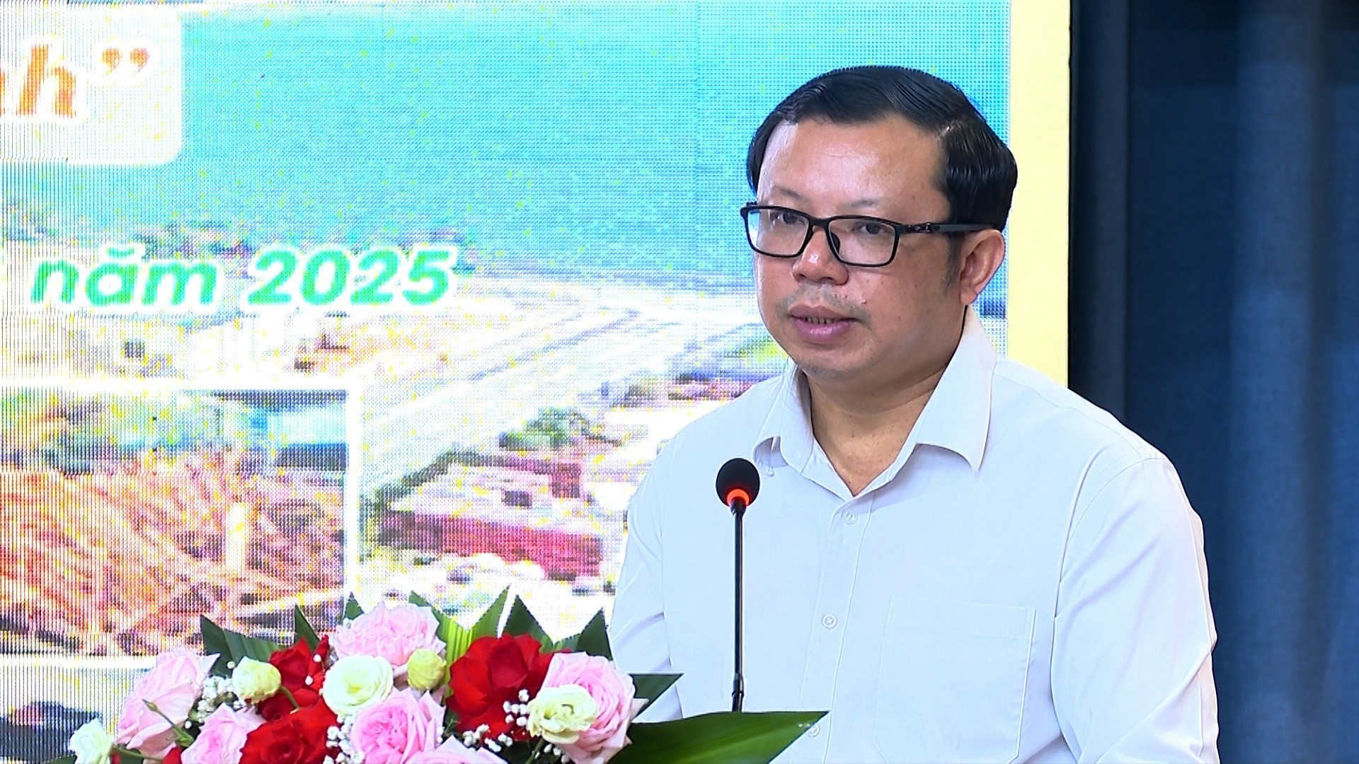 Giám đốc Sở Công Thương tỉnh Hoàng Chí Hiền phát biểu tại Hội nghị. giam-doc-so-cong-thuong-phat-bieu-1213.jpg