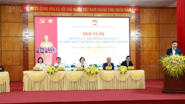 Các ứng cử viên đại biểu Quốc hội Khóa XVI (đơn vị bầu cử số 1 tỉnh Lào Cai) tiếp xúc cử tri, vận động bầu cử