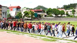 600 học sinh tích cực tập luyện đồng diễn múa gậy sinh tiền