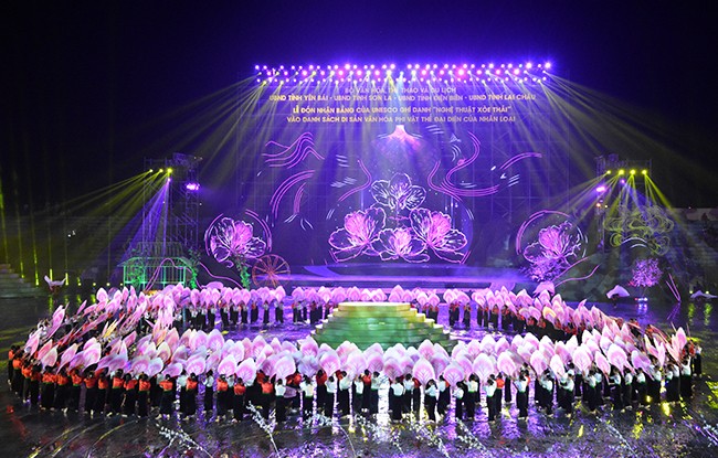 Lễ hội Văn hóa, Du lịch Mường Lò là sự kiện được tổ chức thường niên và là sản phẩm văn hóa, du lịch đặc sắc của tỉnh Lào Cai. 2807yen-bai.jpg