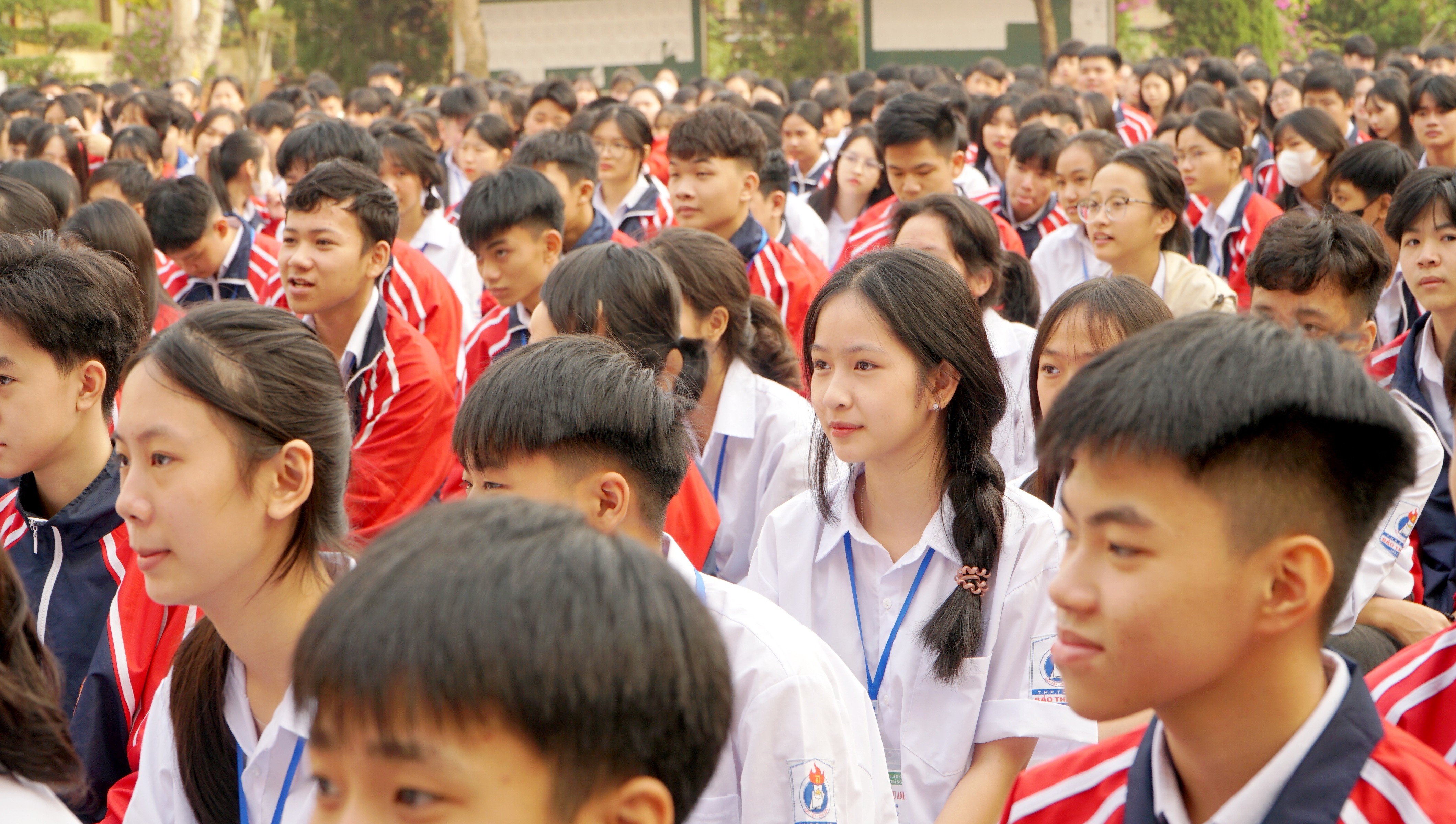 Các đại biểu, thanh niên, học sinh tham dự chương trình. img-20241115-112805.jpg