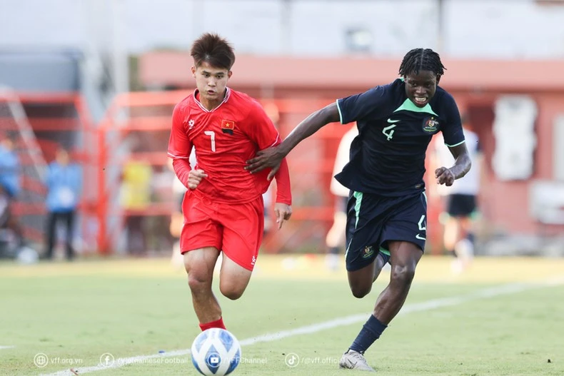 Chơi tốt hơn so với trận ra quân, nhưng đội tuyển U19 Việt Nam vẫn không đạt được kết quả như mong muốn trước U19 Australia trội hơn về mọi mặt. (Ảnh: VFF)
