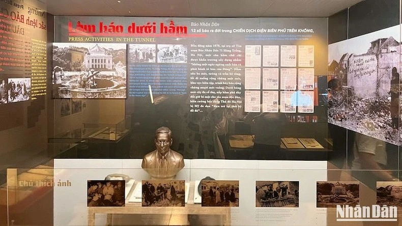 Không gian tái hiện giai đoạn lịch sử "Làm báo dưới hầm" của Báo Nhân Dân trong chiến dịch Điện Biên Phủ trên không năm 1970.