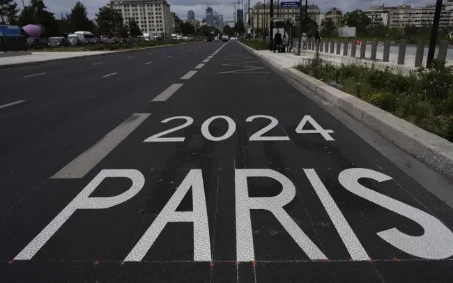 Làn đường ưu tiên phục vụ Olympic Paris 2024 (Ảnh: AP)