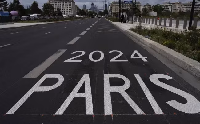 Làn đường ưu tiên phục vụ Olympic Paris 2024 (Ảnh: AP)