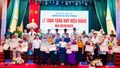 Trao tặng Huy hiệu Đảng dịp Quốc khánh 2/9