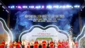 Các đại biểu tiến hành nghi thức cắt băng khai mạc Hội chợ.