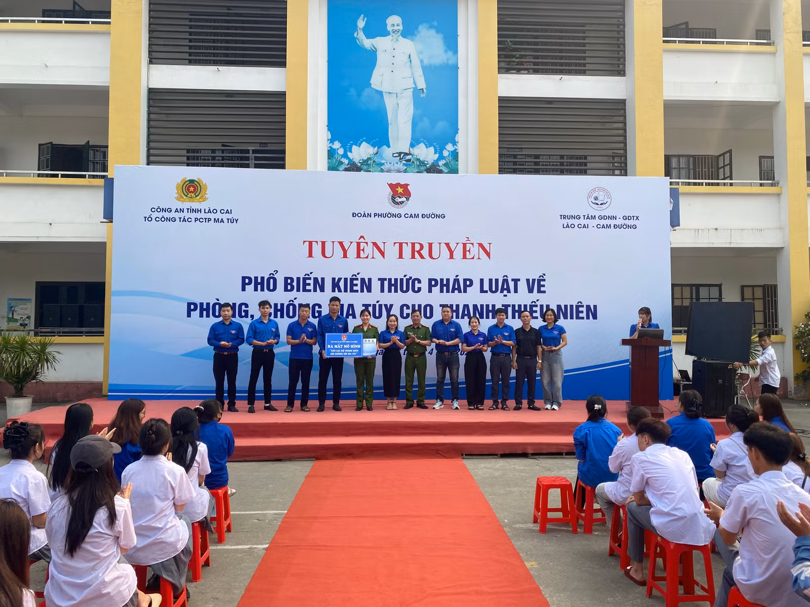 Ra mắt Câu lạc bộ “Thanh niên nói không với ma túy”.