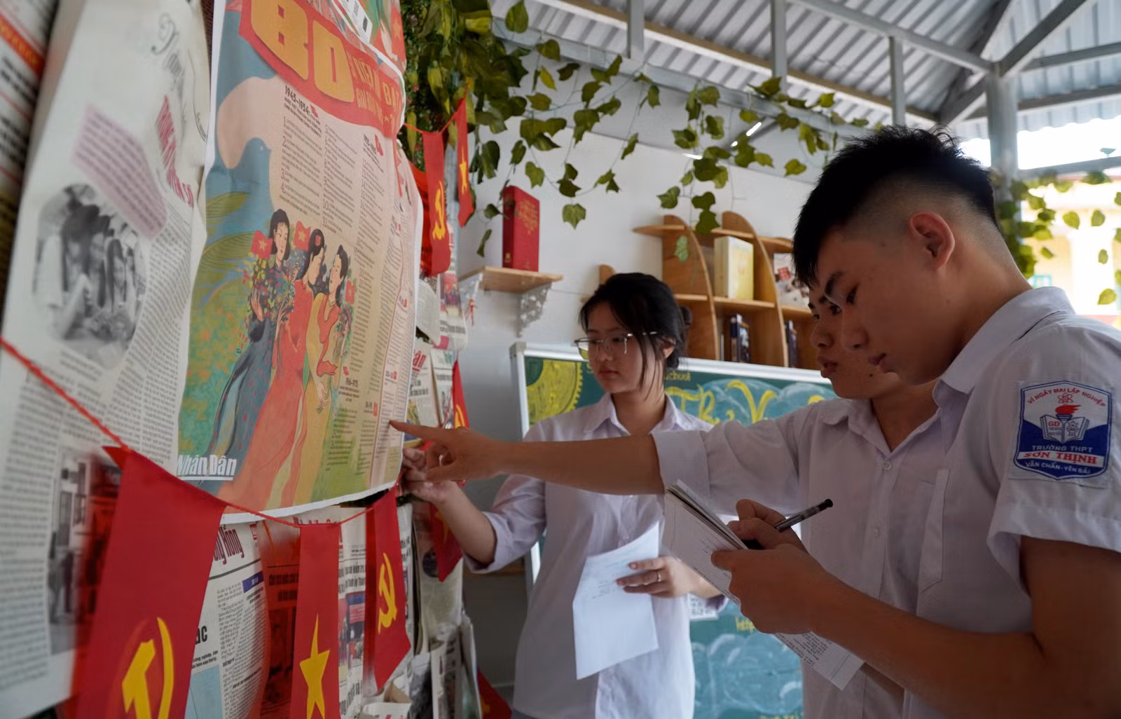 Mô hình "Thư viện xanh" giúp học sinh bổ sung kiến thức cho kỳ thi.