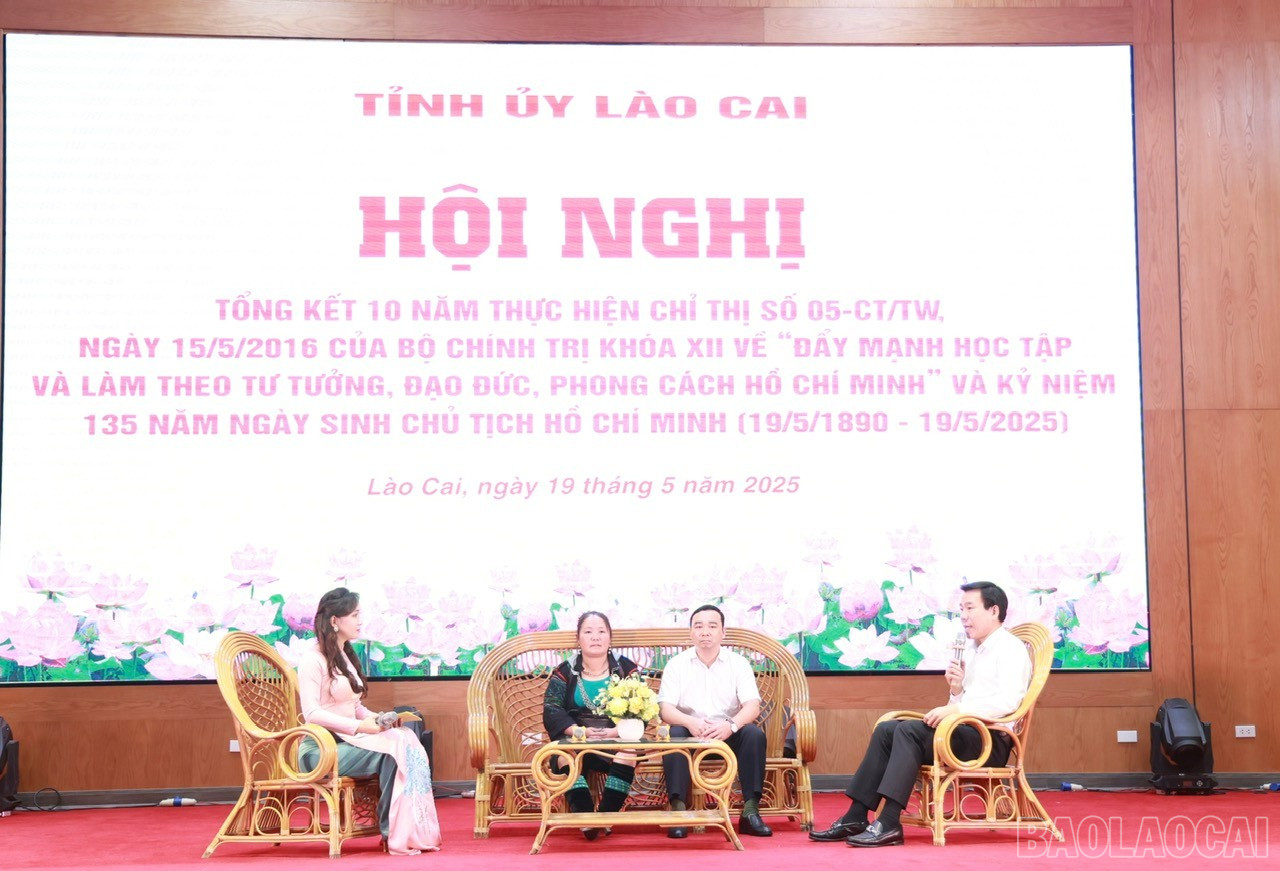 Giao lưu với các điển hình trong học và làm theo Bác. baolaocai-br_8c1049d10df1b8afe1e0.jpg