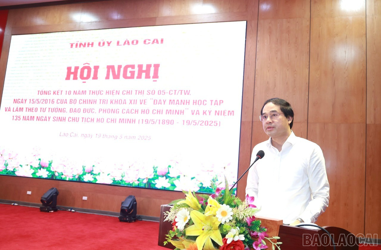 Đồng chí Trịnh Xuân Trường, Bí thư Tỉnh ủy, Chủ tịch UBND tỉnh phát biểu khai mạc hội nghị. baolaocai-br_e3314fd69af02fae76e1.jpg