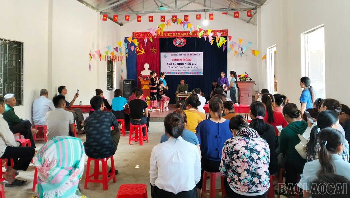 Đa dạng hóa hình thức tuyên truyền xóa bỏ định kiến giới trong vùng đồng bào dân tộc thiểu số. baolaocai-br_5.jpg