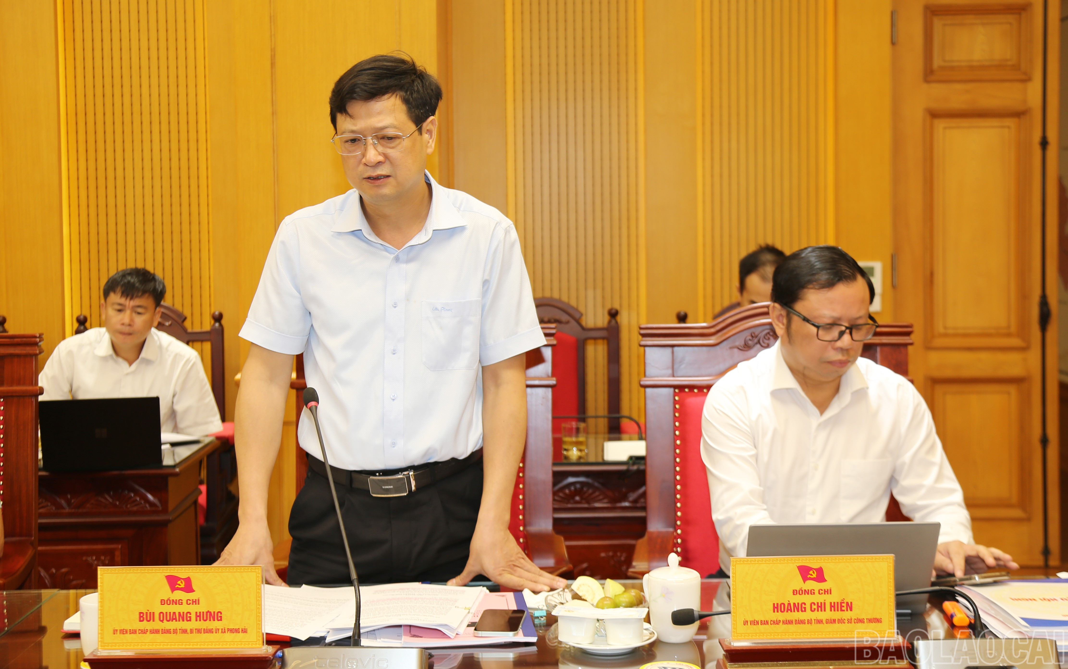 Thường trực Đảng ủy xã Phong Hải báo cáo tại buổi làm việc. baolaocai-br_img-0805.jpg