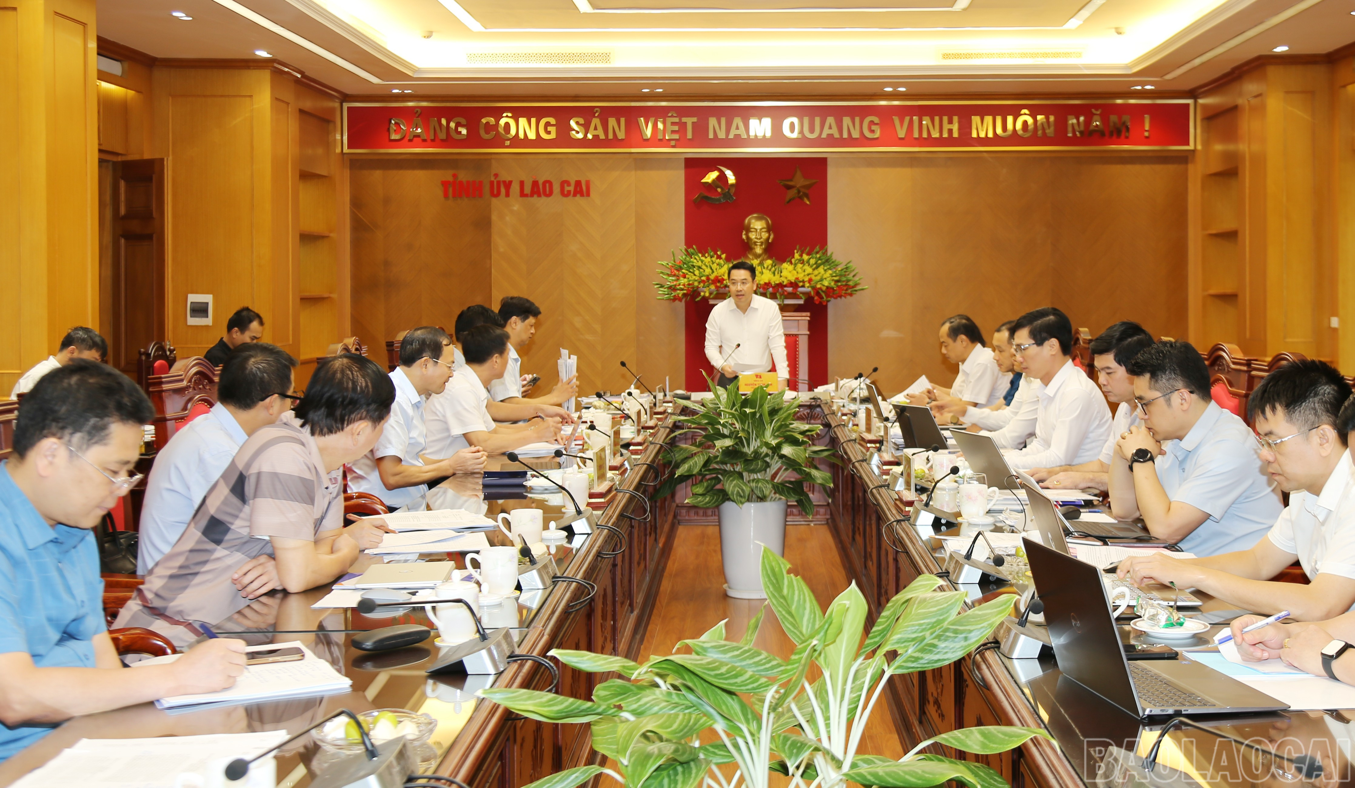 Tổ công tác số 3 của Ban Thường vụ Tỉnh ủy duyệt văn kiện đại hội đảng bộ 4 xã. baolaocai-br_img-0808.jpg