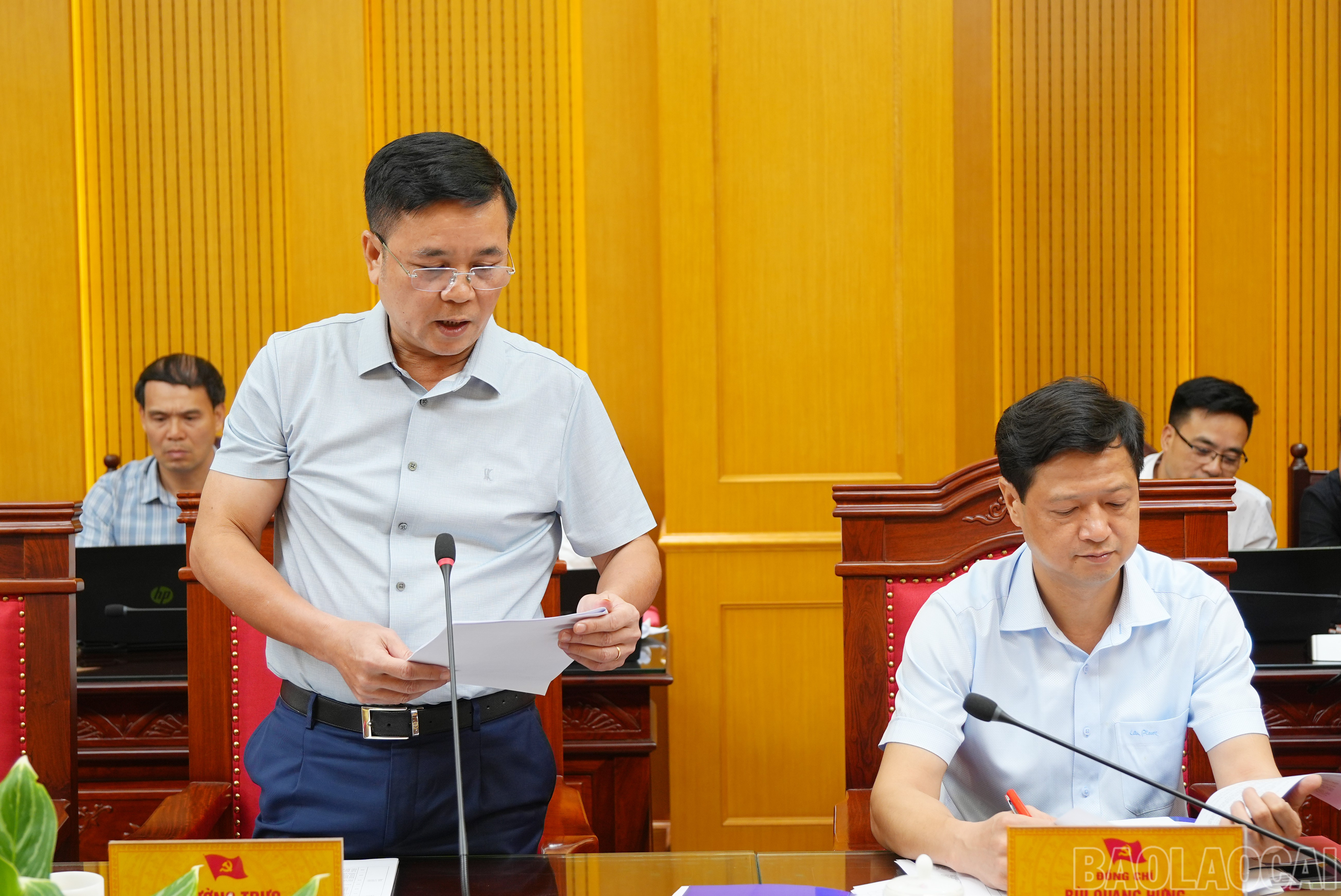 Thường trực Đảng ủy xã Gia Phú báo cáo tại buổi làm việc. baolaocai-br_dsc04847.jpg