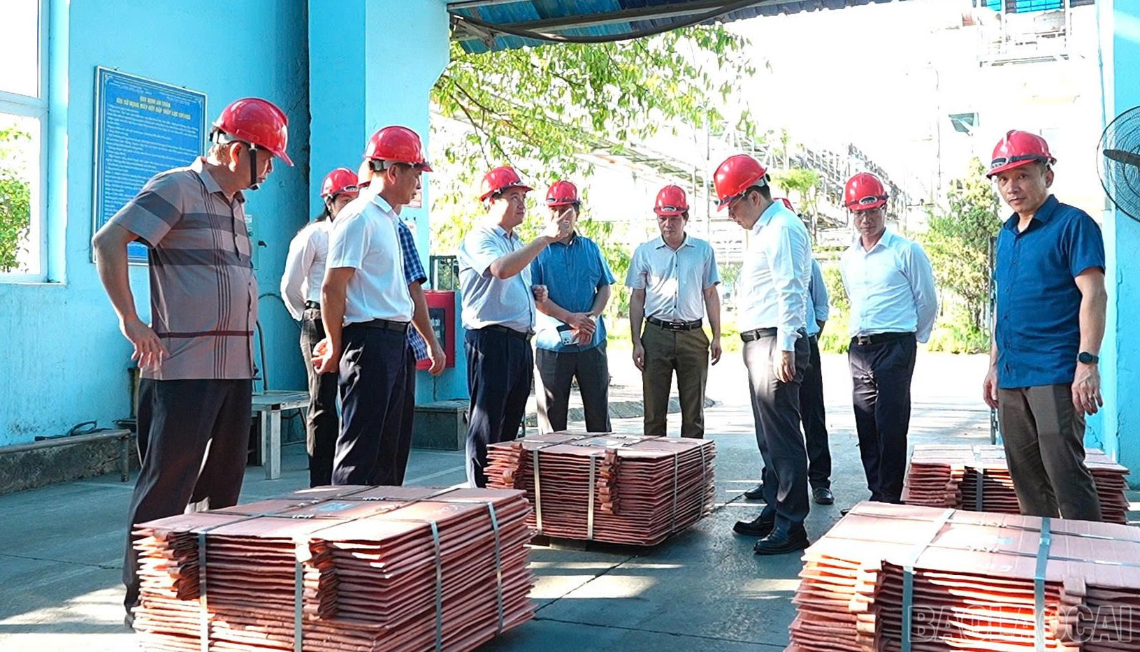 Tổ công tác thăm Nhà máy luyện đồng số 1 (Chi nhánh Luyện đồng Lào Cai) tại Khu Công nghiệp Tằng Loỏng. baolaocai-br_04dbc43488d6018858c7.jpg