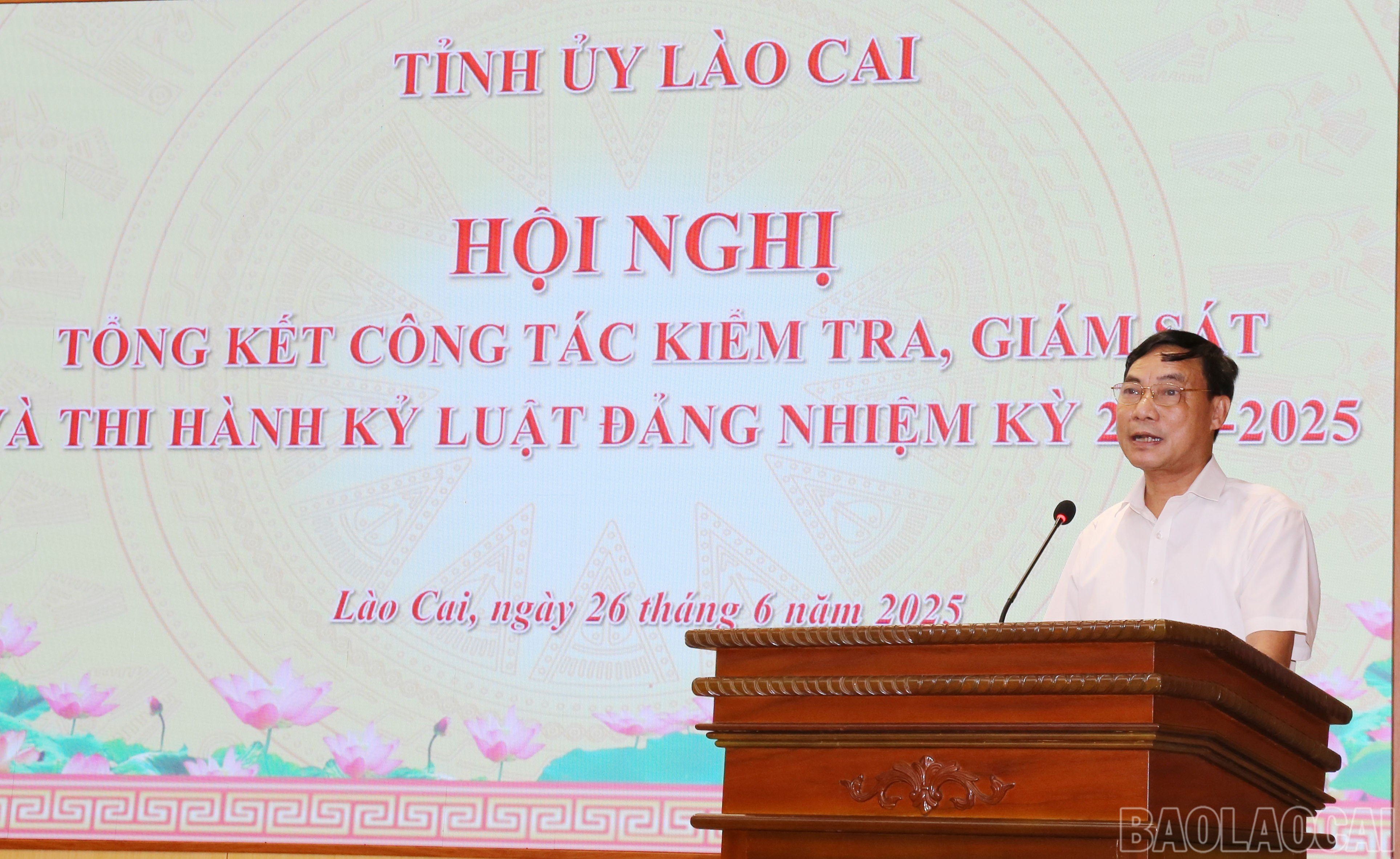 Chủ nhiệm Ủy ban Kiểm tra Tỉnh ủy Nguyễn Văn Phúc phát biểu tại hội nghị. baolaocai-br_img-0162.jpg
