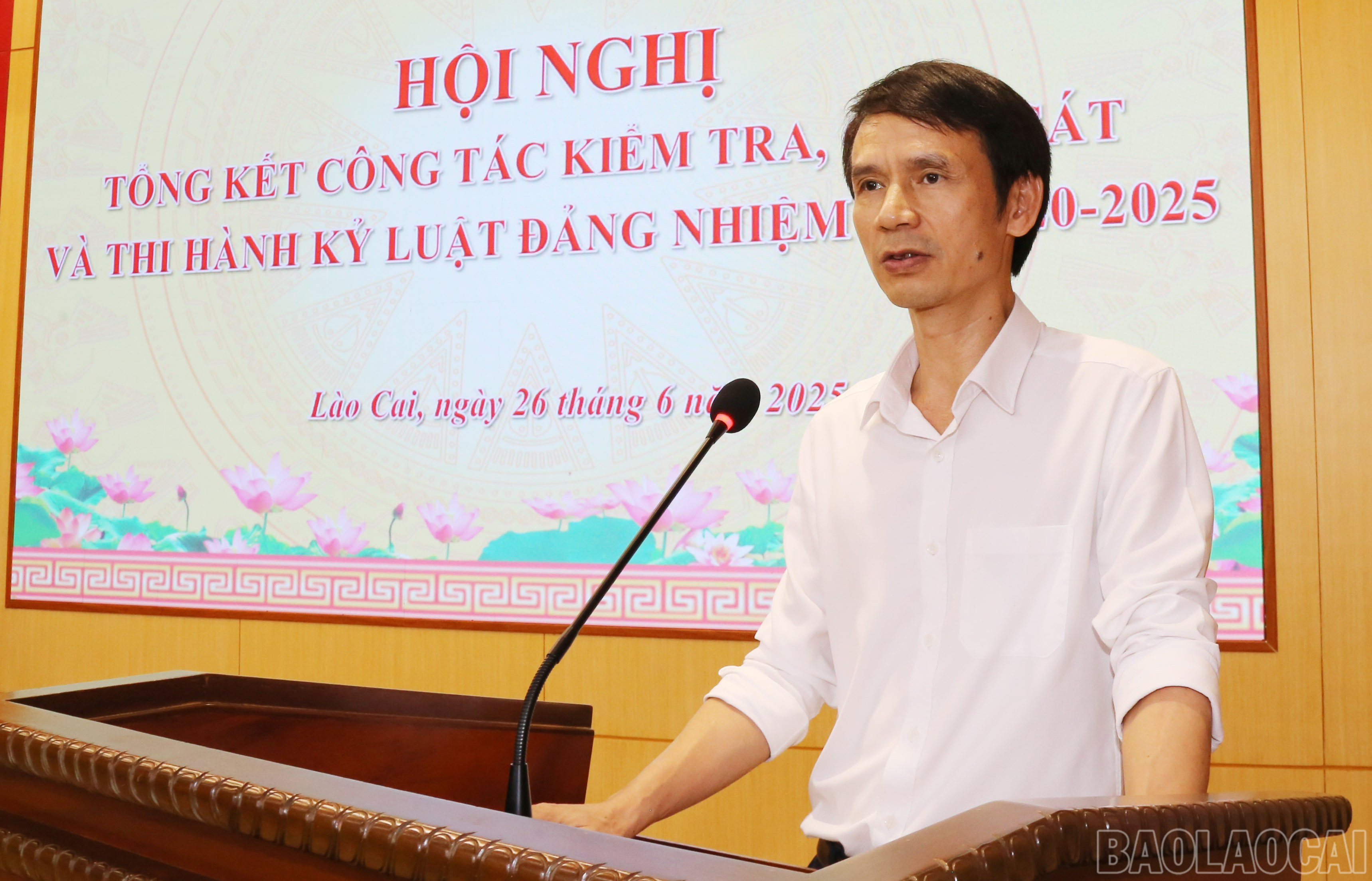 Lãnh đạo Ủy ban Kiểm tra Tỉnh ủy trình bày báo cáo tại hội nghị. baolaocai-br_img-0131.jpg
