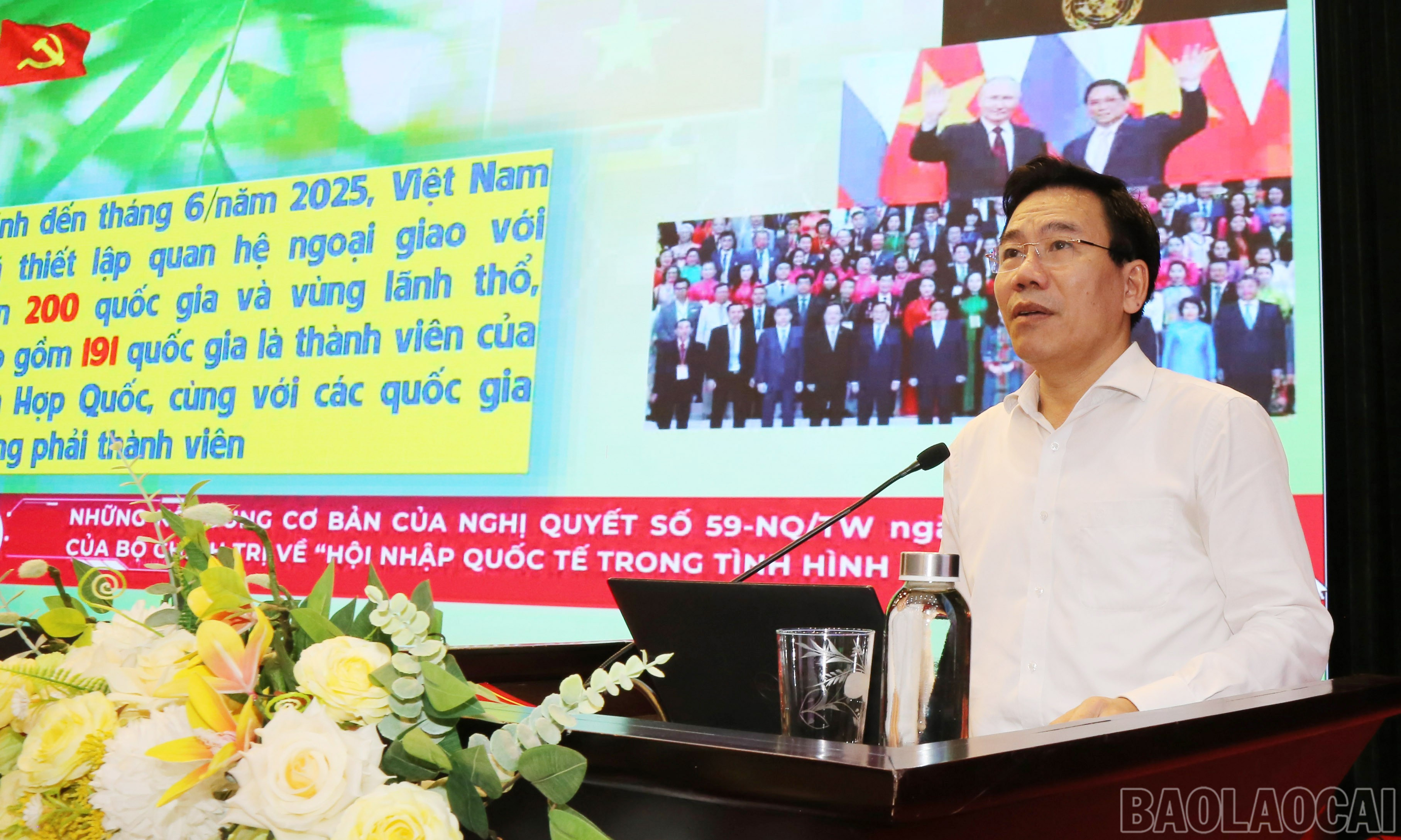 Trưởng Ban Tuyên giáo và Dân vận Tỉnh ủy Dương Đức Huy quán triệt một số nội dung tại hội nghị. baolaocai-br_img-9849.jpg