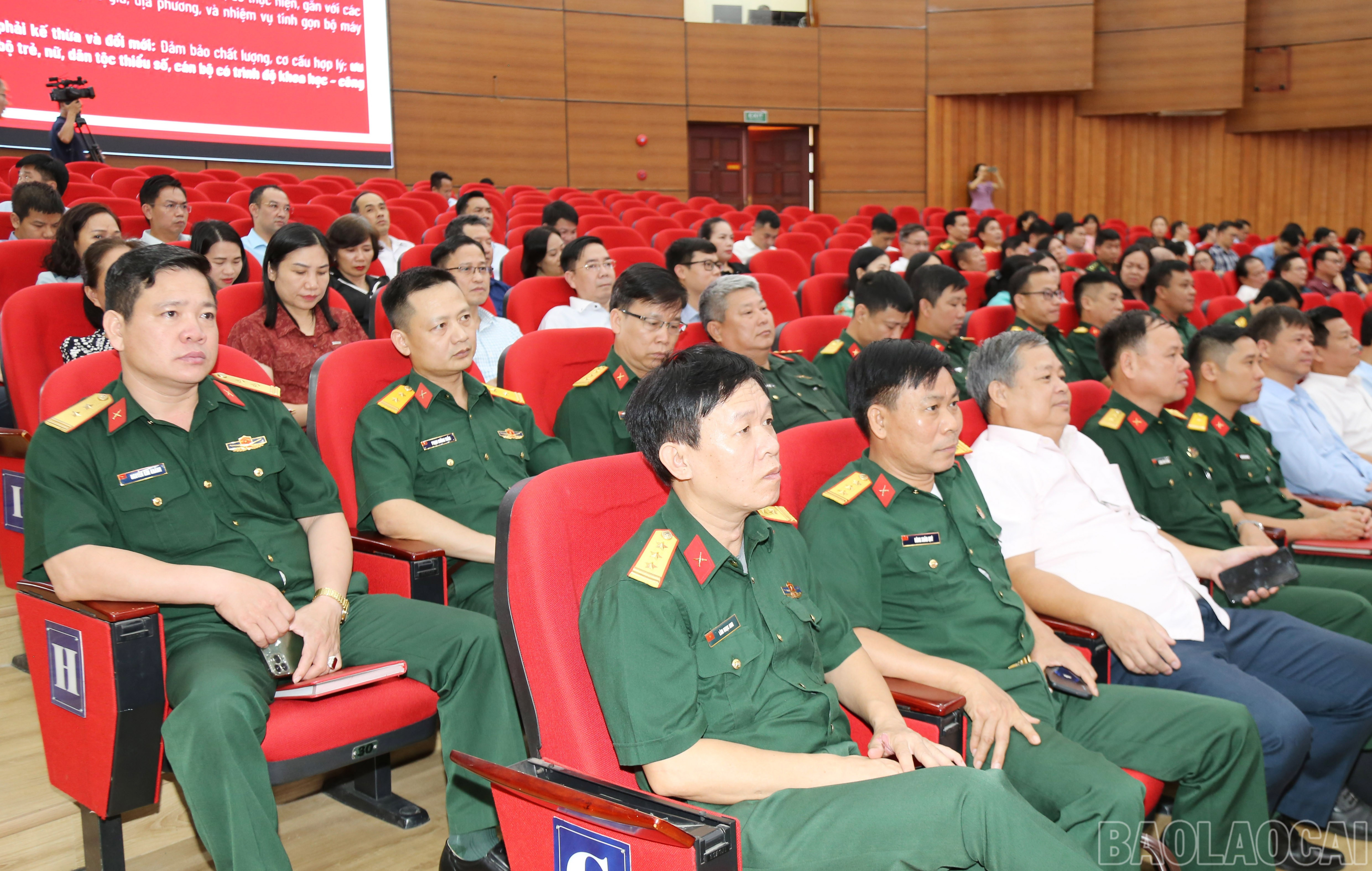 Đại biểu dự hội nghị. baolaocai-br_img-9837.jpg