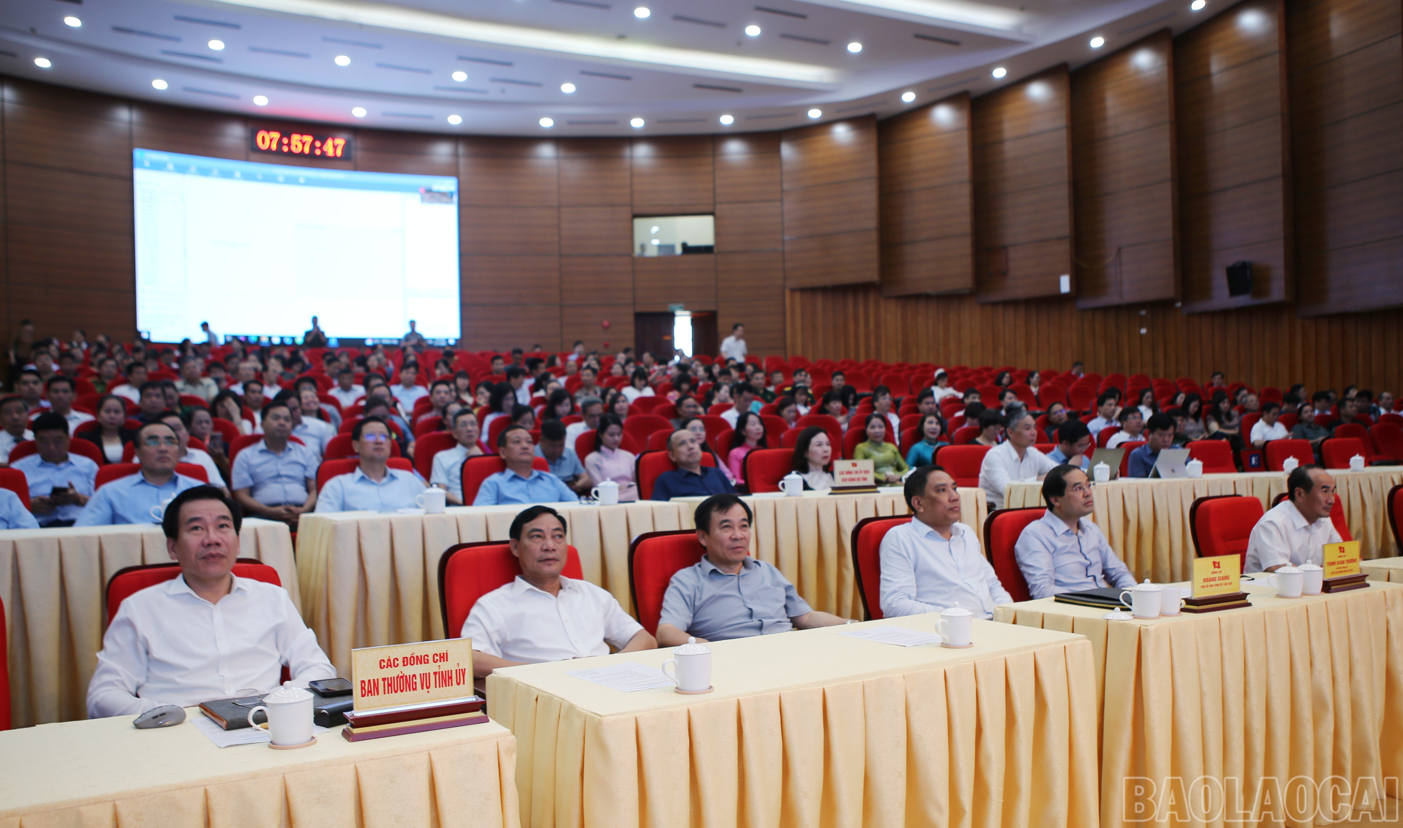 Các đại biểu dự hội nghị tại điểm cầu Trung tâm Hội nghị tỉnh. baolaocai-br_10-1.jpg