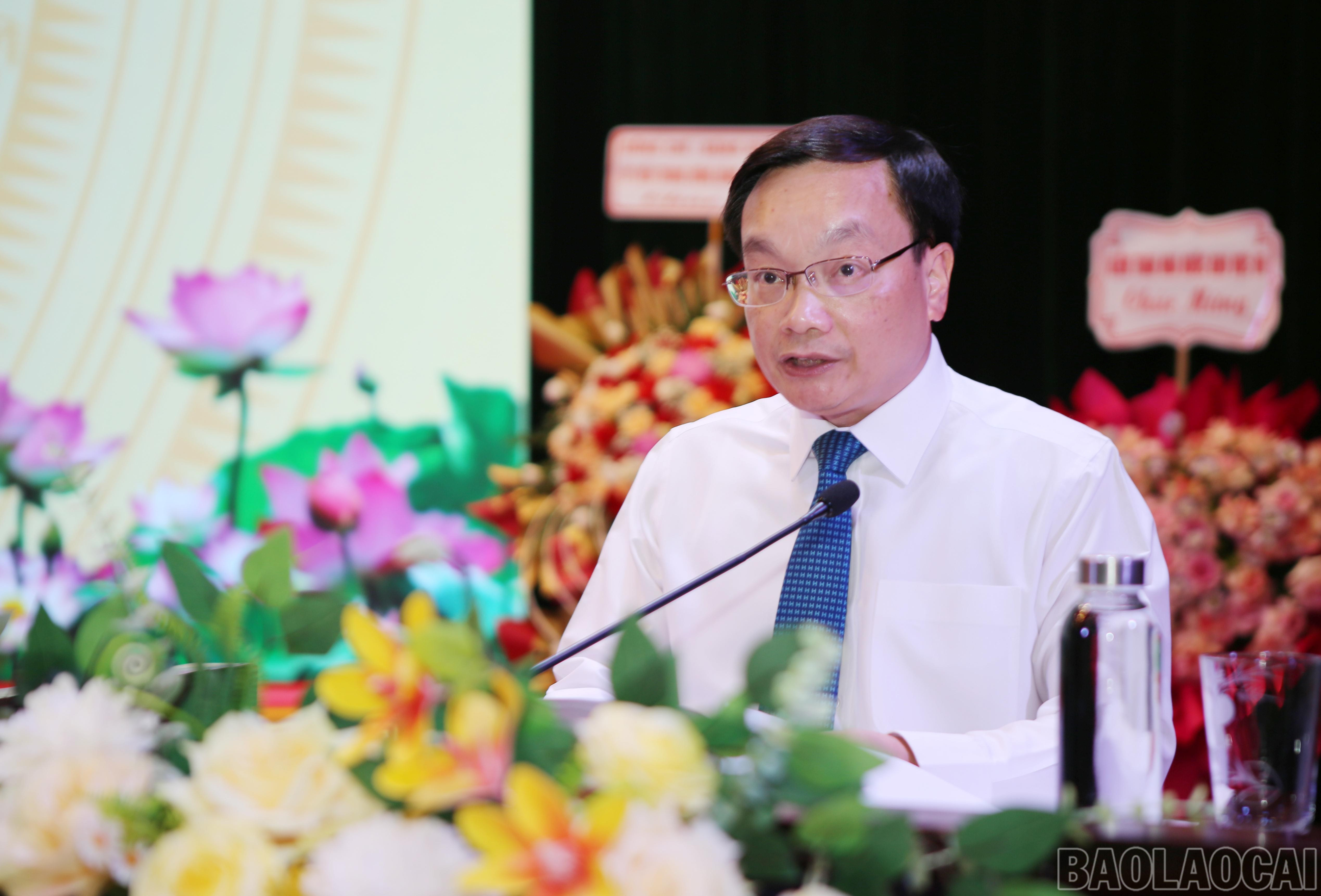 Đồng chí Đỗ Đức Minh, Ủy viên Ban Thường vụ Tỉnh ủy, Giám đốc Sở Tài Chính phát biểu tại buổi gặp mặt. baolaocai-br_39aecd013796bfc8e687.jpg