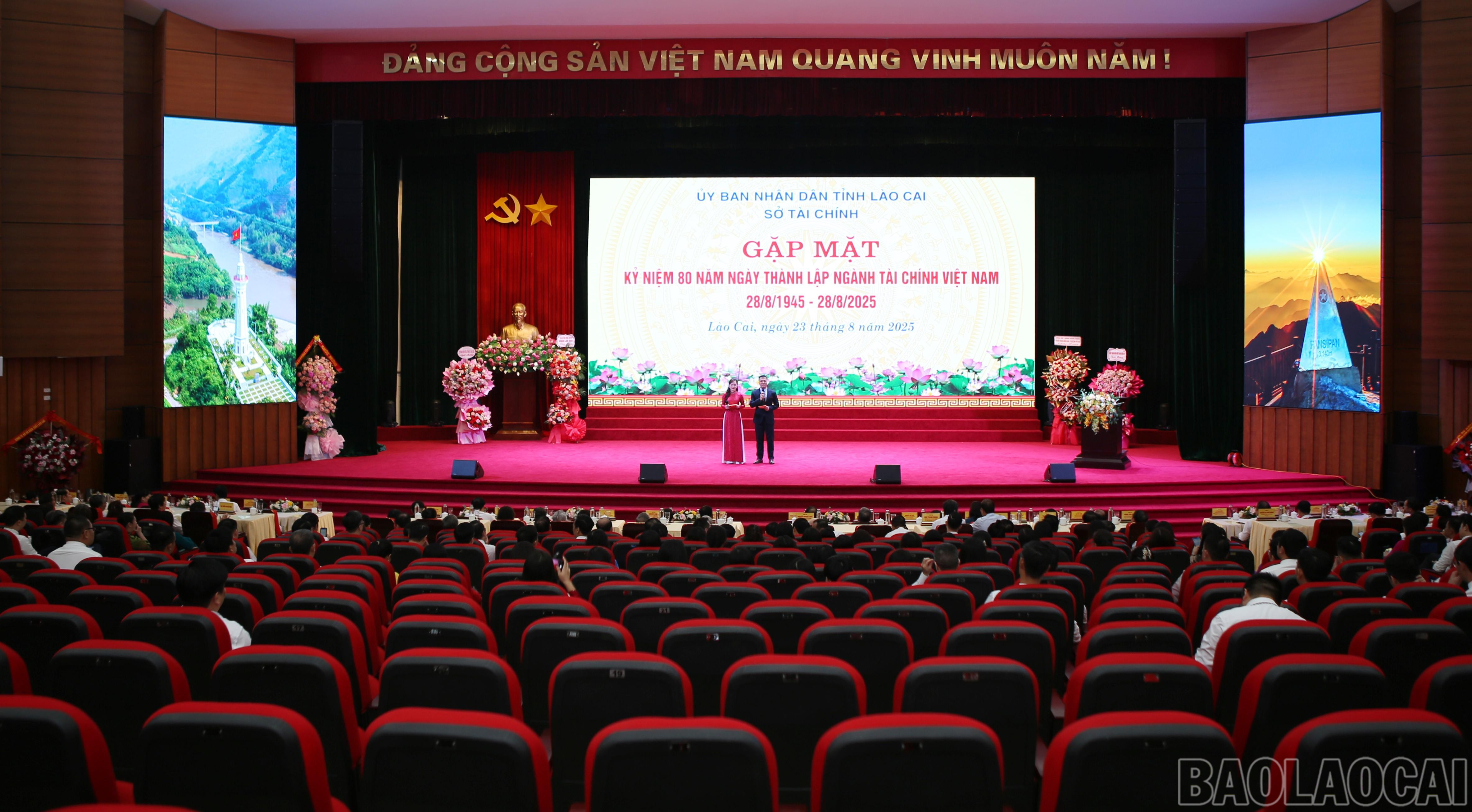 Quang cảnh buổi gặp mặt. baolaocai-br_b9e3b53c4eabc6f59fba.jpg