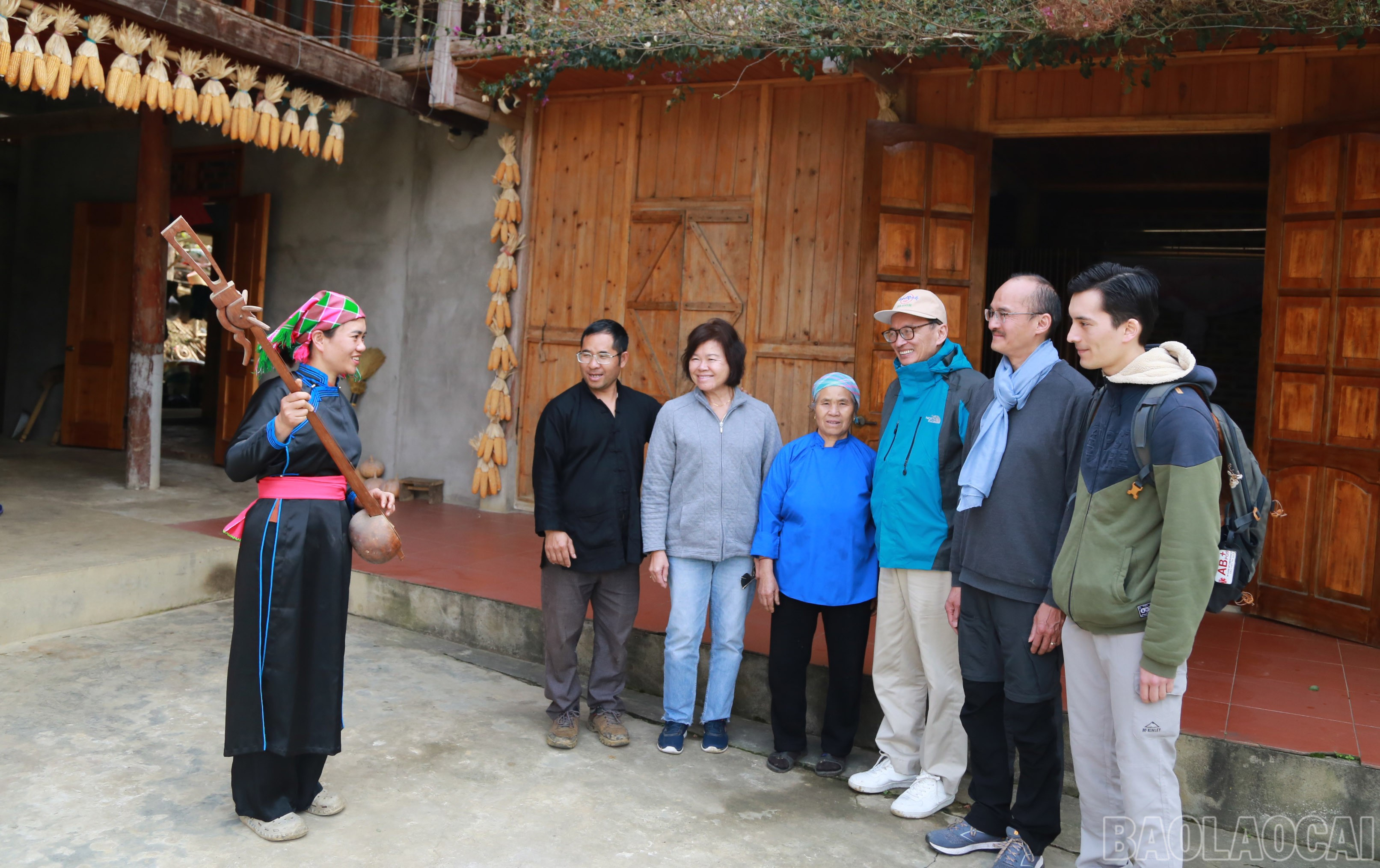 Phụ nữ Bắc Hà làm dịch vụ homestay. baolaocai-br_img-8760.jpg