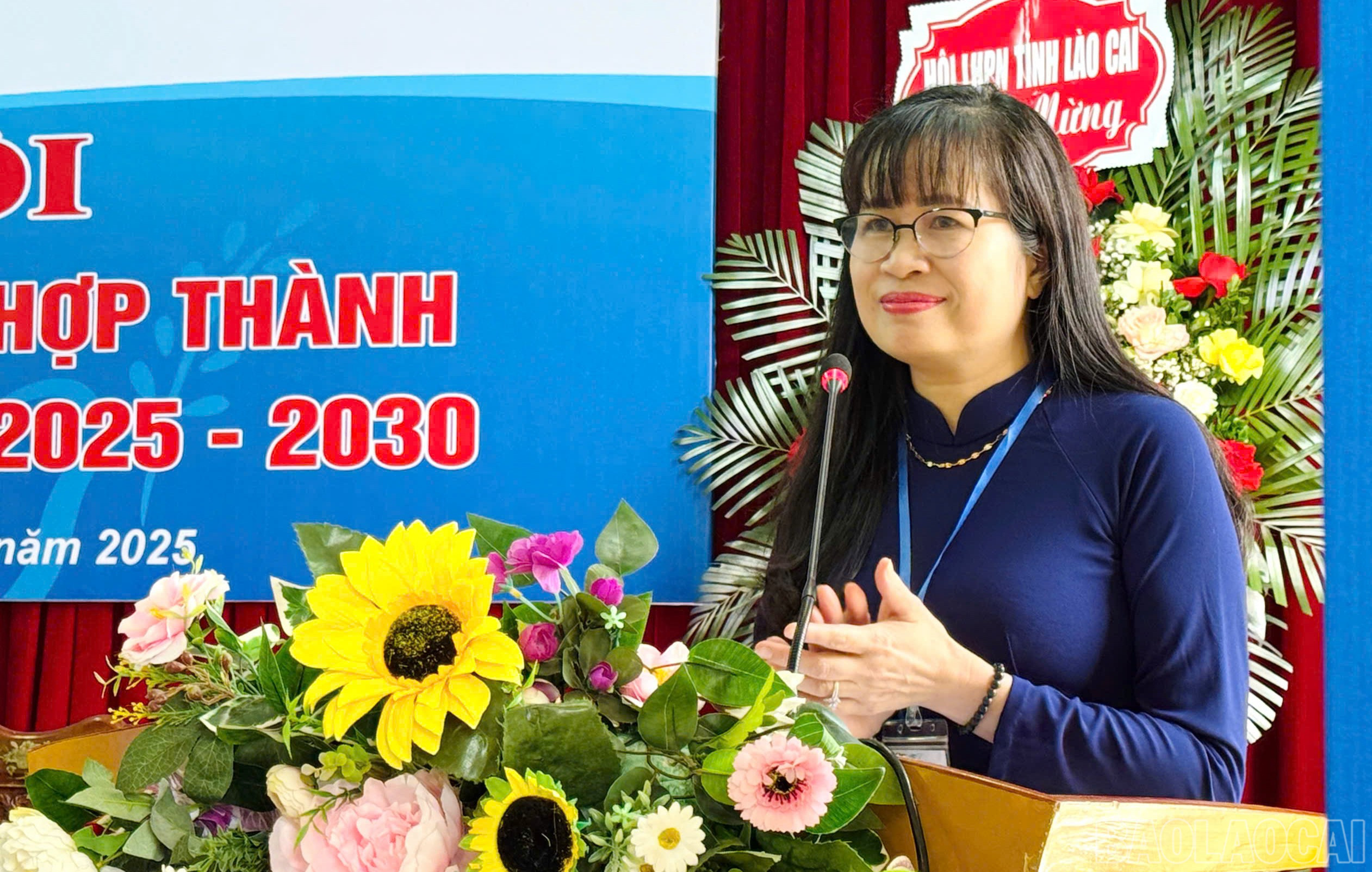 Đồng chí Đinh Minh Hà – Chủ tịch Hội Liên hiệp Phụ nữ tỉnh phát biểu chỉ đạo Đại hội. baolaocai-br_2066528710779530663.jpg