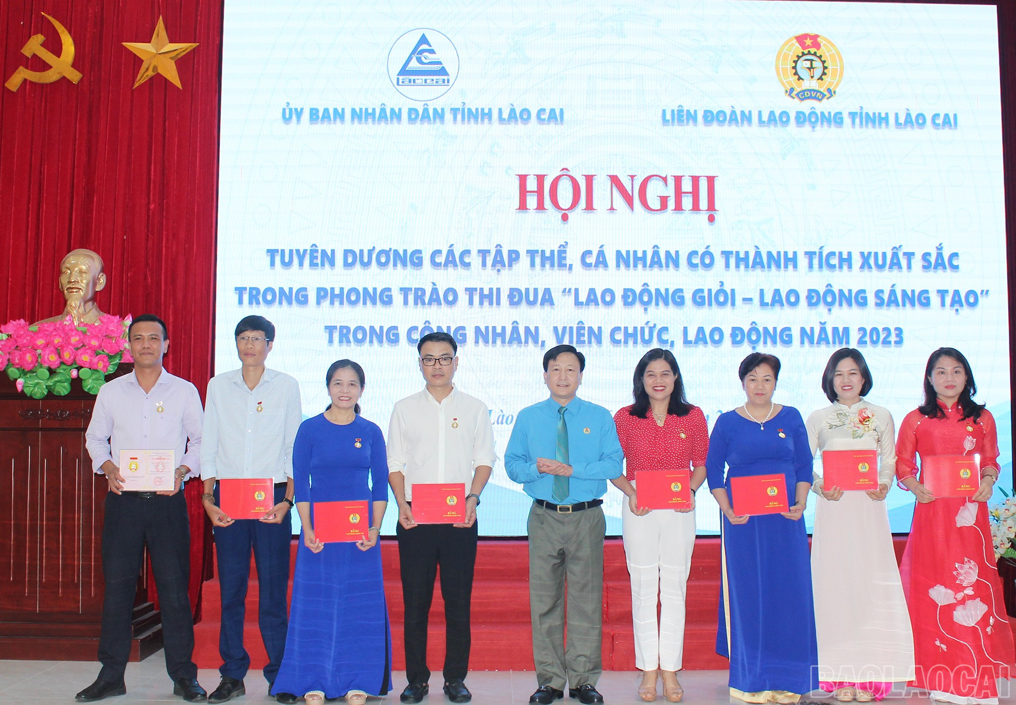 Entrega del Certificado de baolaocai-br_trao-bang-lao-dong-sang-tao-cua-tong-lien-doan-lao-dong-viet-nam-cho-cac-ca-nhan.jpg
