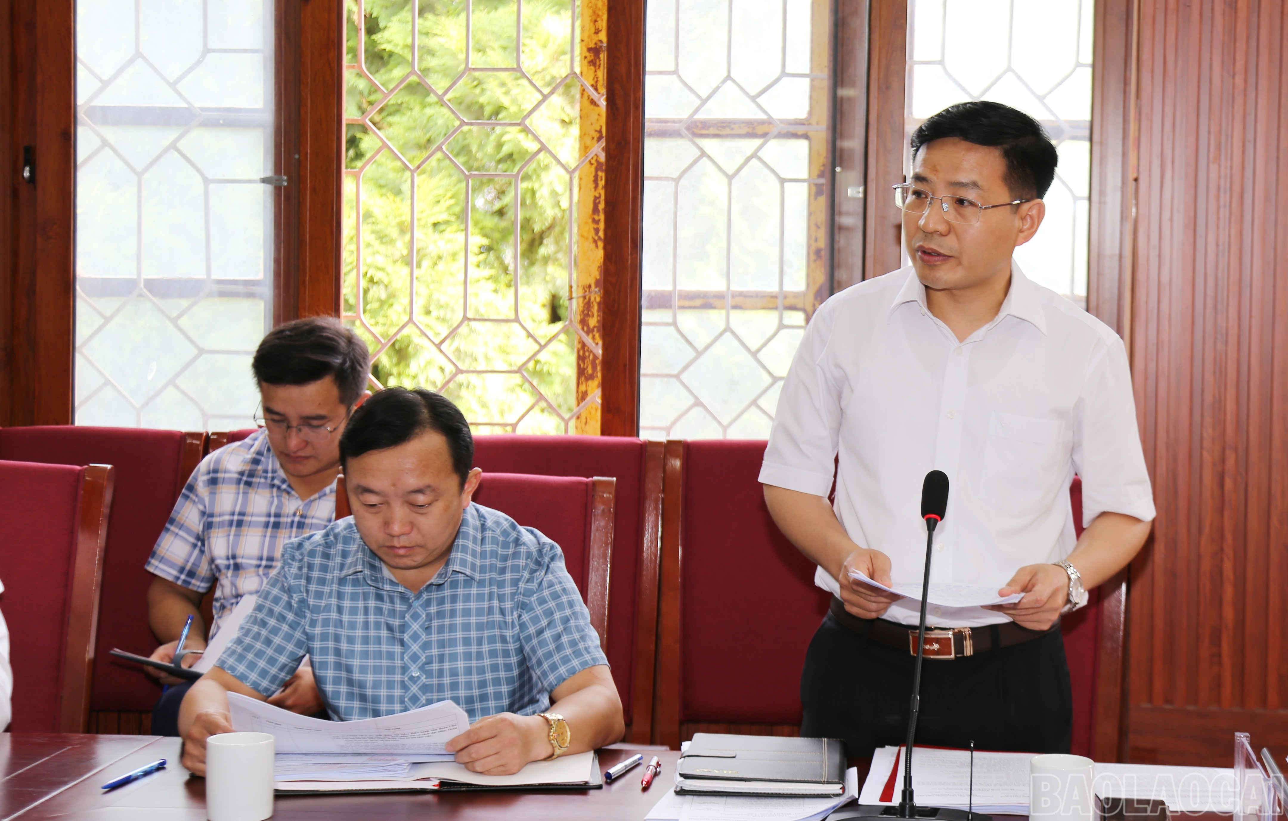 Thường trực Đảng ủy xã Tả Van báo cáo tại hội nghị. baolaocai-br_img-0545.jpg