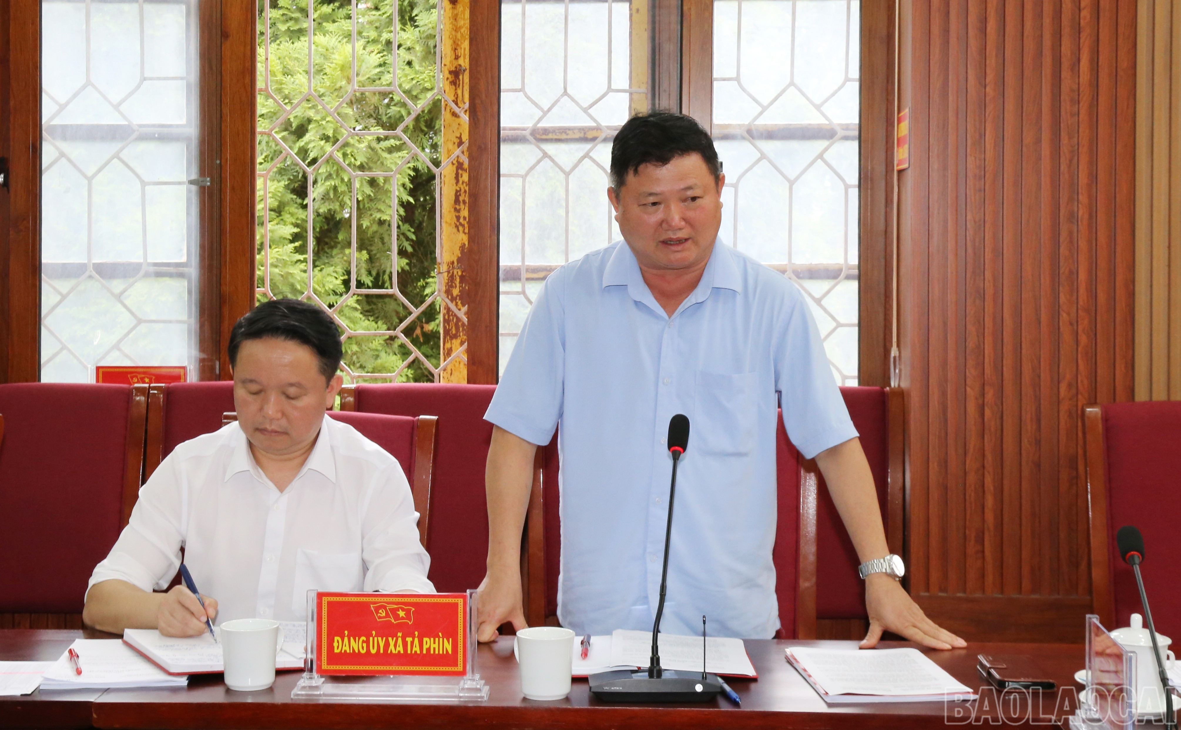 Thường trực Đảng ủy xã Tả Phìn báo cáo tại Hội nghị. baolaocai-br_img-0735.jpg