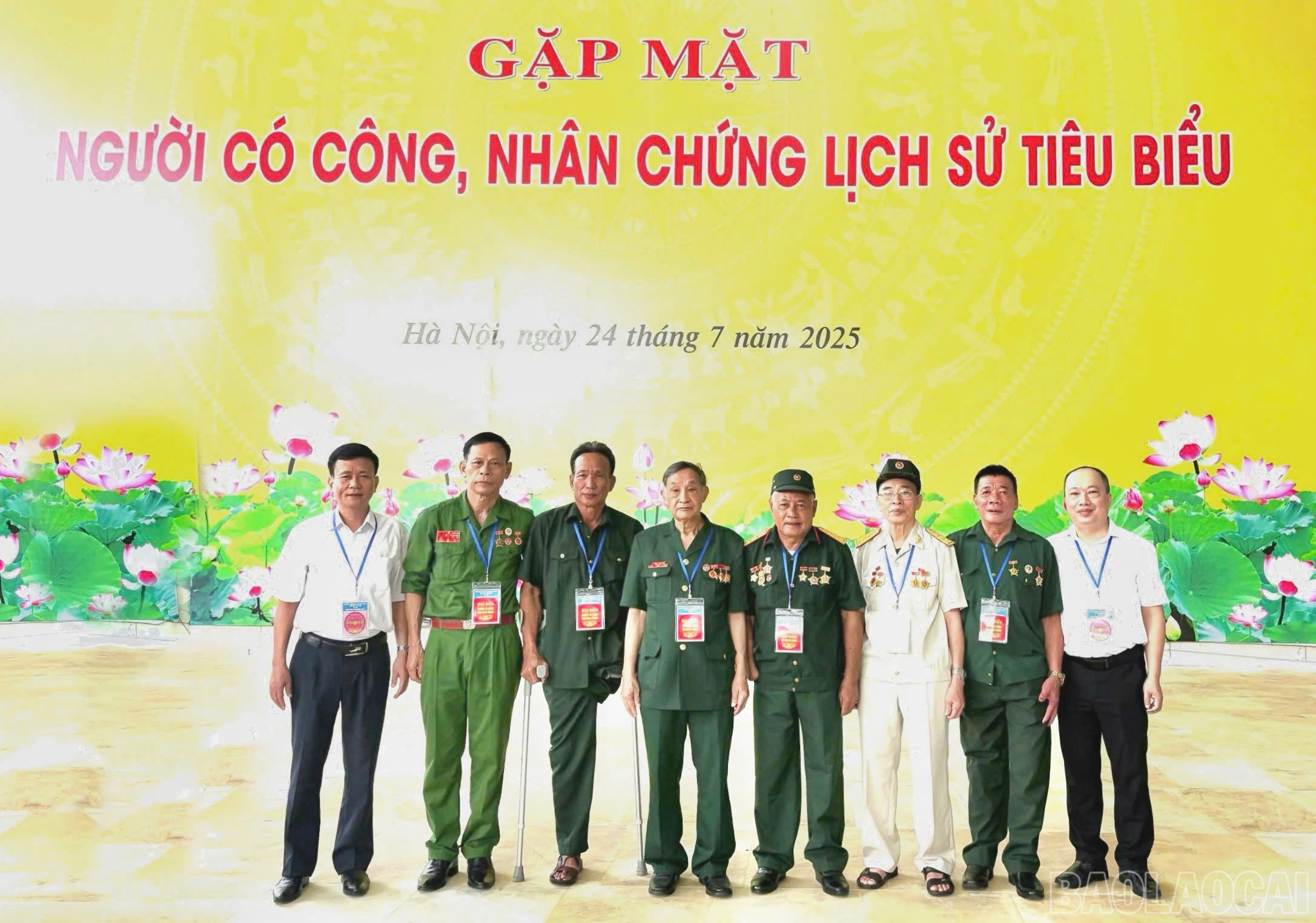 Các đại biểu tỉnh Lào Cai tham dự gặp mặt người có công, nhân chứng lịch sử tiêu biểu năm 2025. baolaocai-br_45c3d2ce7cb9f5e7aca8-3025.jpg
