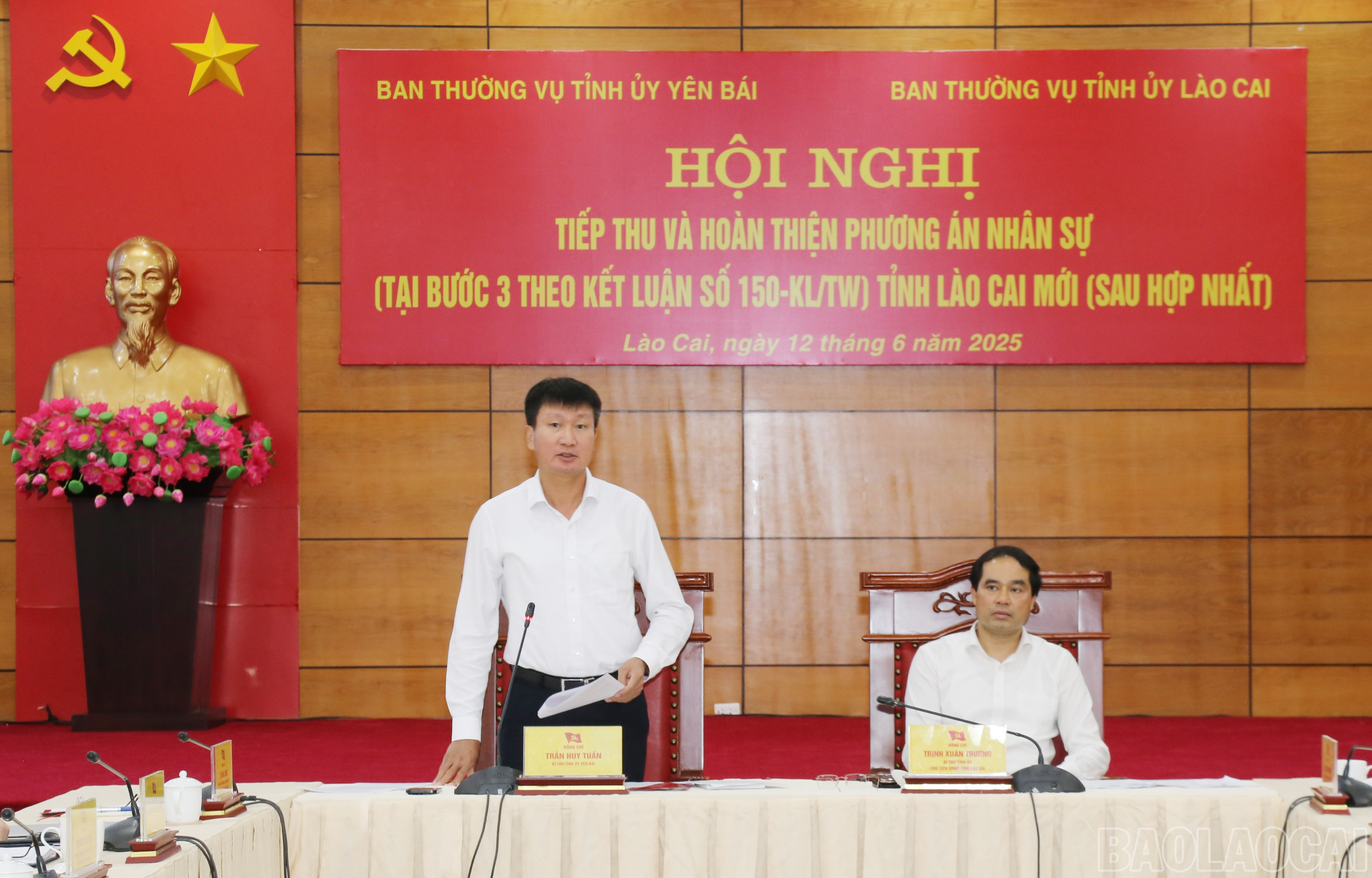 Bí thư Tỉnh ủy Yên Bái Trần Huy Tuấn phát biểu tại hội nghị. baolaocai-br_img-9886.jpg
