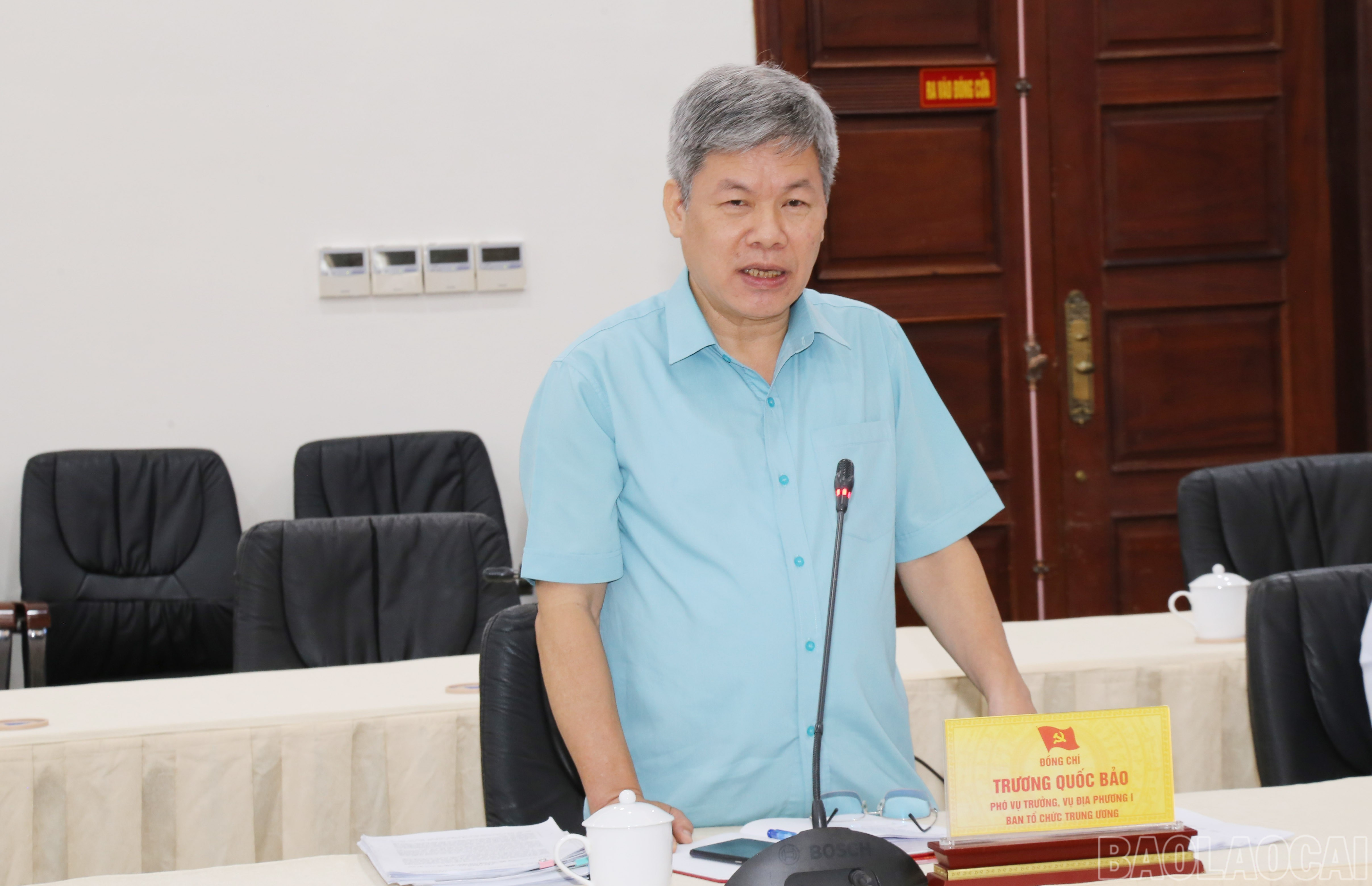 Đồng chí Trương Quốc Bảo, Phó Vụ trưởng Vụ Địa phương I, Ban Tổ chức Trung ương phát biểu tại hội nghị. baolaocai-br_img-9909.jpg