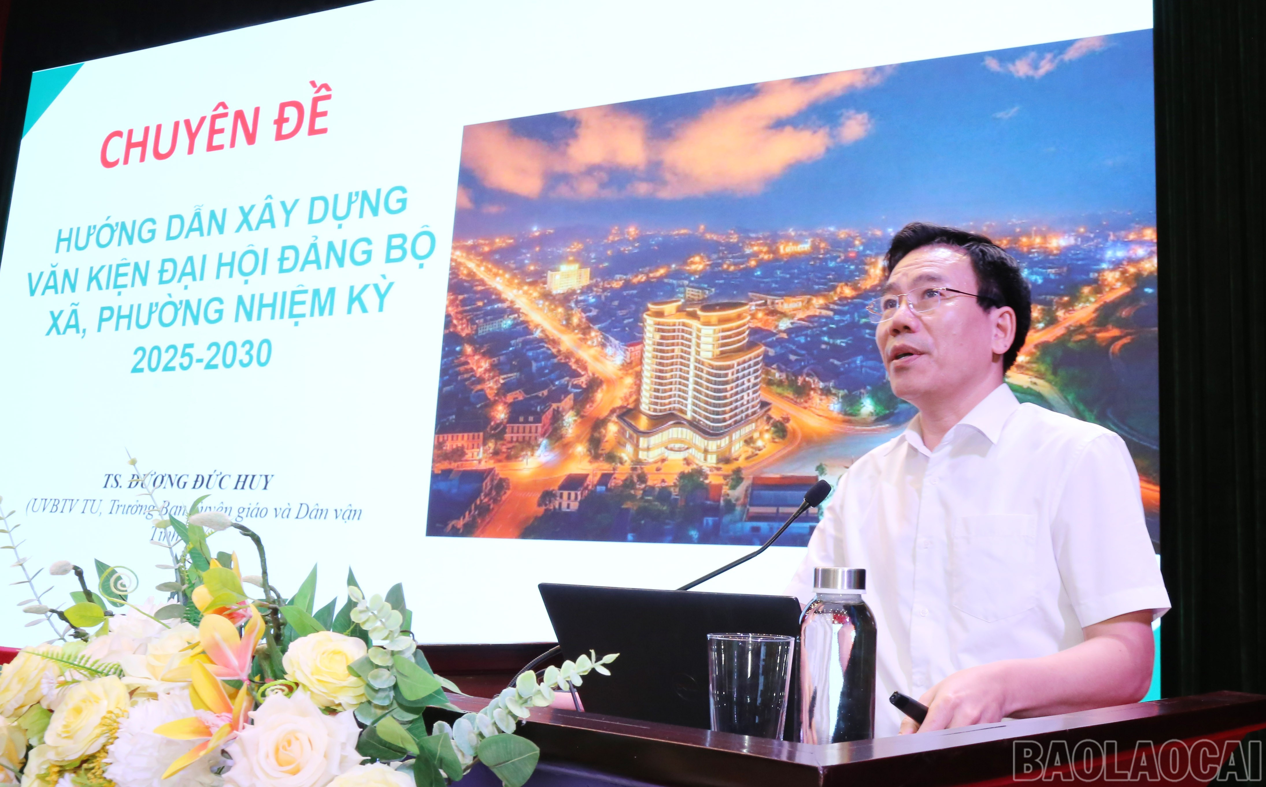 Trưởng Ban Tuyên giáo và Dân vận Tỉnh ủy Dương Đức Huy hướng dẫn một số nội dung tại hội nghị. baolaocai-br_img-0028.jpg