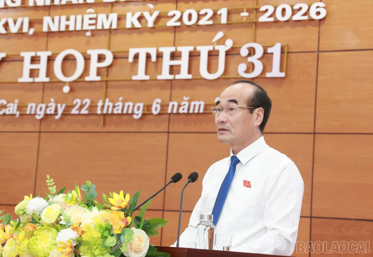 Đồng chí Vũ Xuân Cường, Phó Bí thư Thường trực Tỉnh ủy, Chủ tịch HĐND tỉnh phát biểu khai mạc kỳ họp. baolaocai-br_5451bffd68e4dfba86f5.jpg