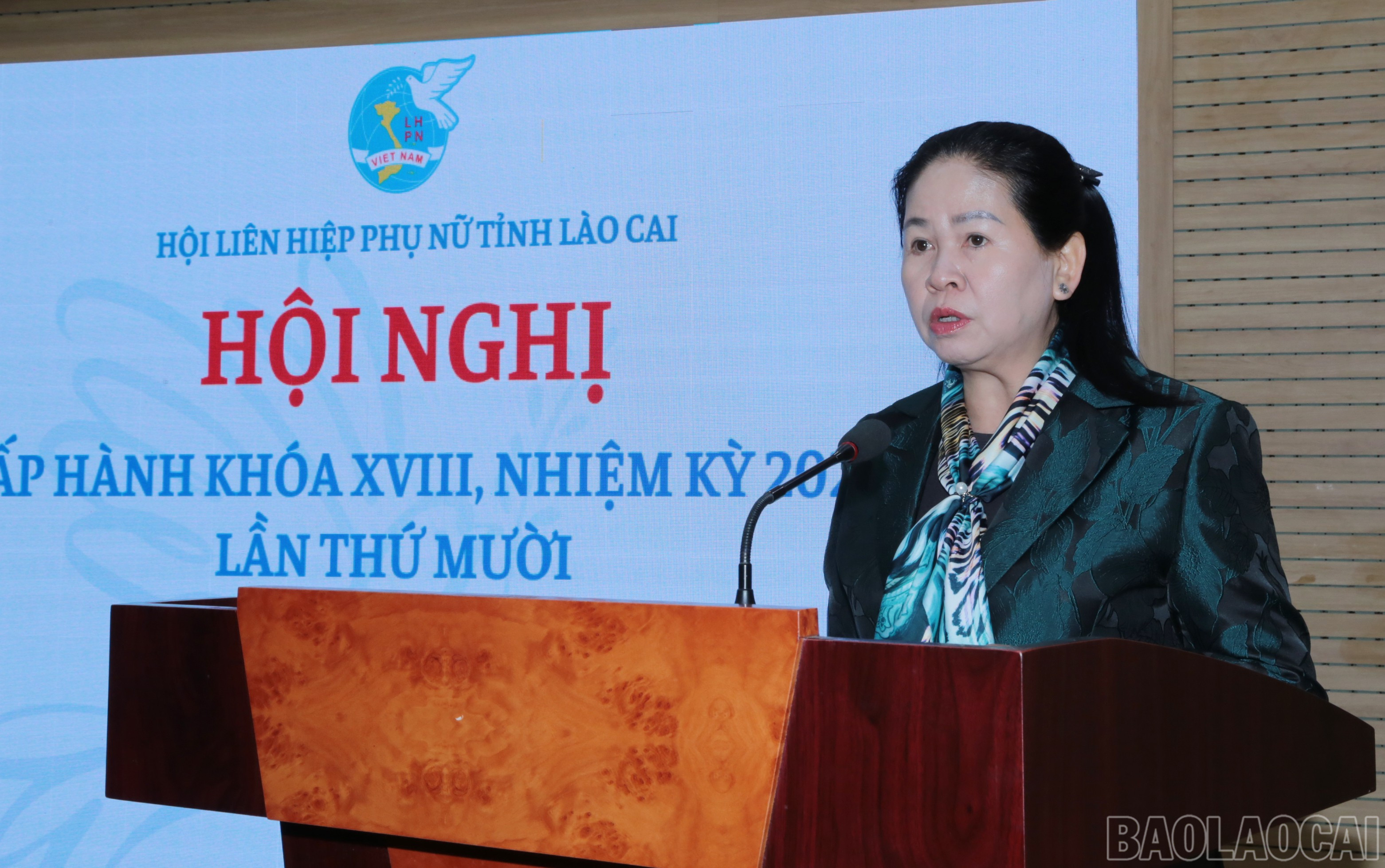 Chủ tịch Hội Liên hiệp Phụ nữ tỉnh - Hà Thị Khánh Nguyệt phát biểu tại hội nghị. baolaocai-br_img-6190.jpg