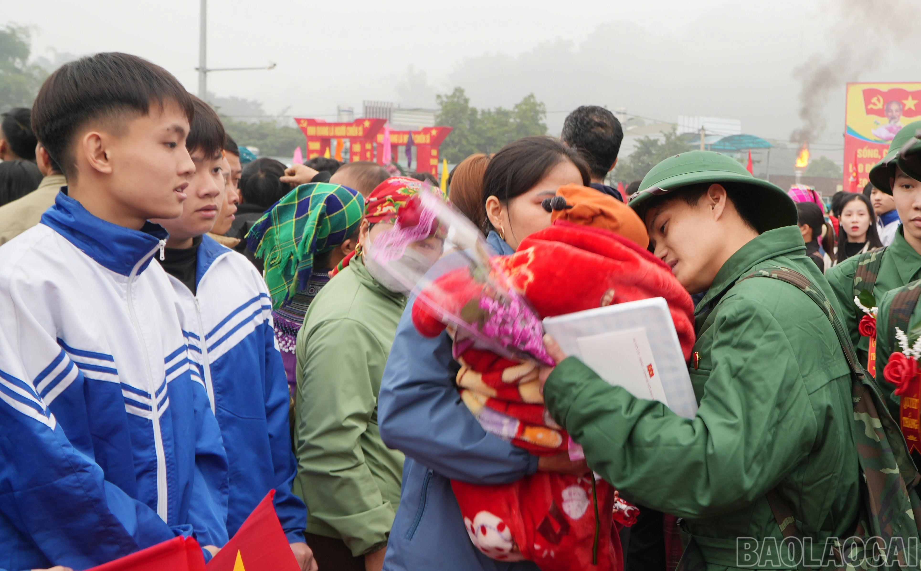 Phút chia tay lưu luyến.