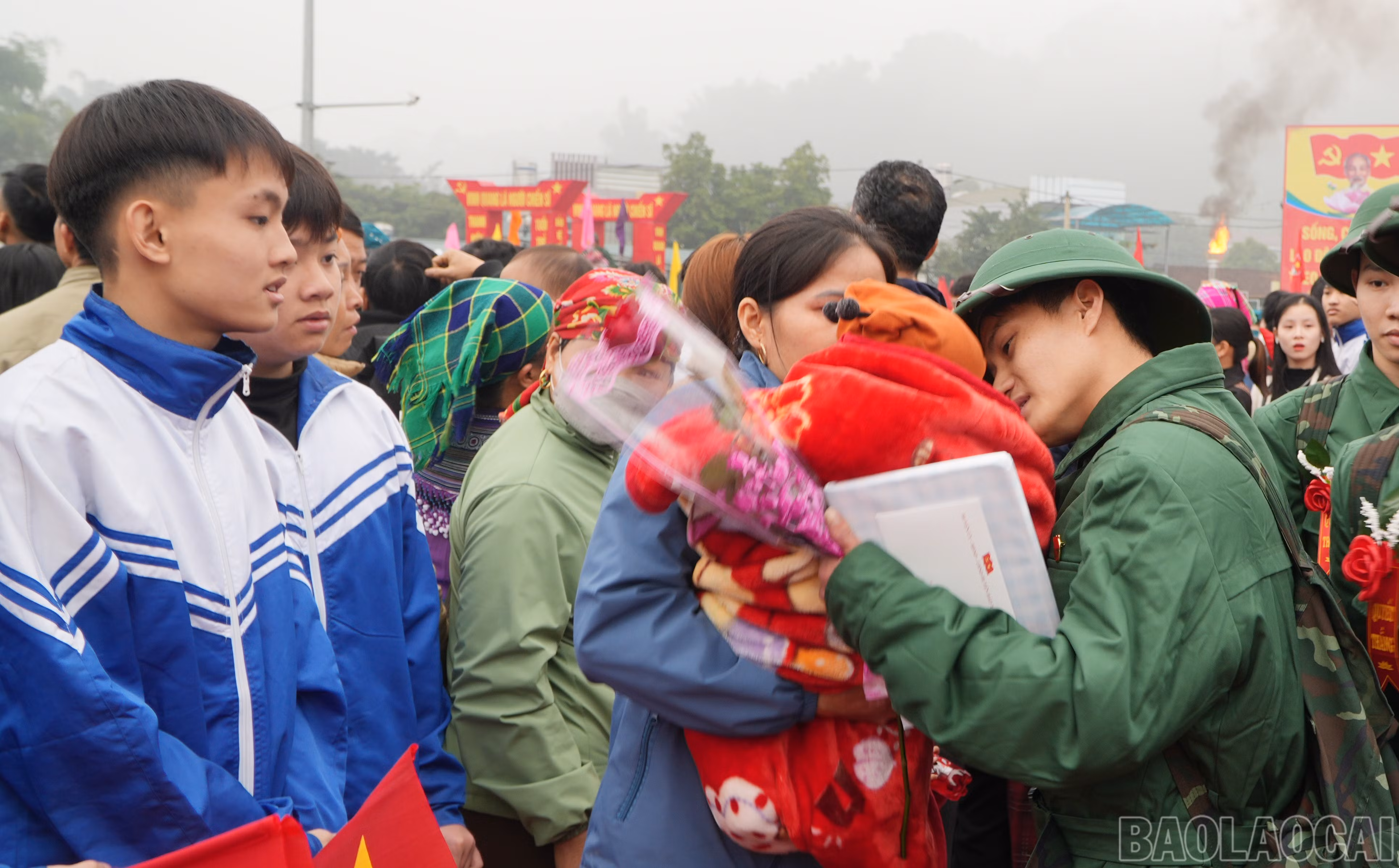 Phút chia tay lưu luyến.