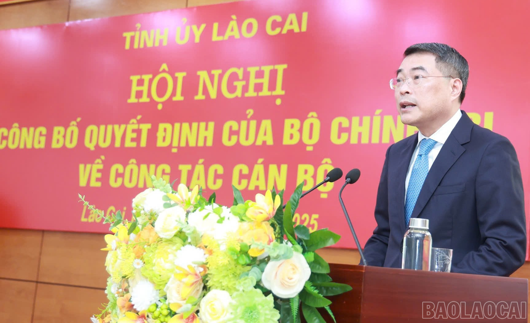 Đồng chí Lê Minh Hưng, Trưởng Ban Tổ chức Trung ương phát biểu tại hội nghị. baolaocai-br_a4.jpg
