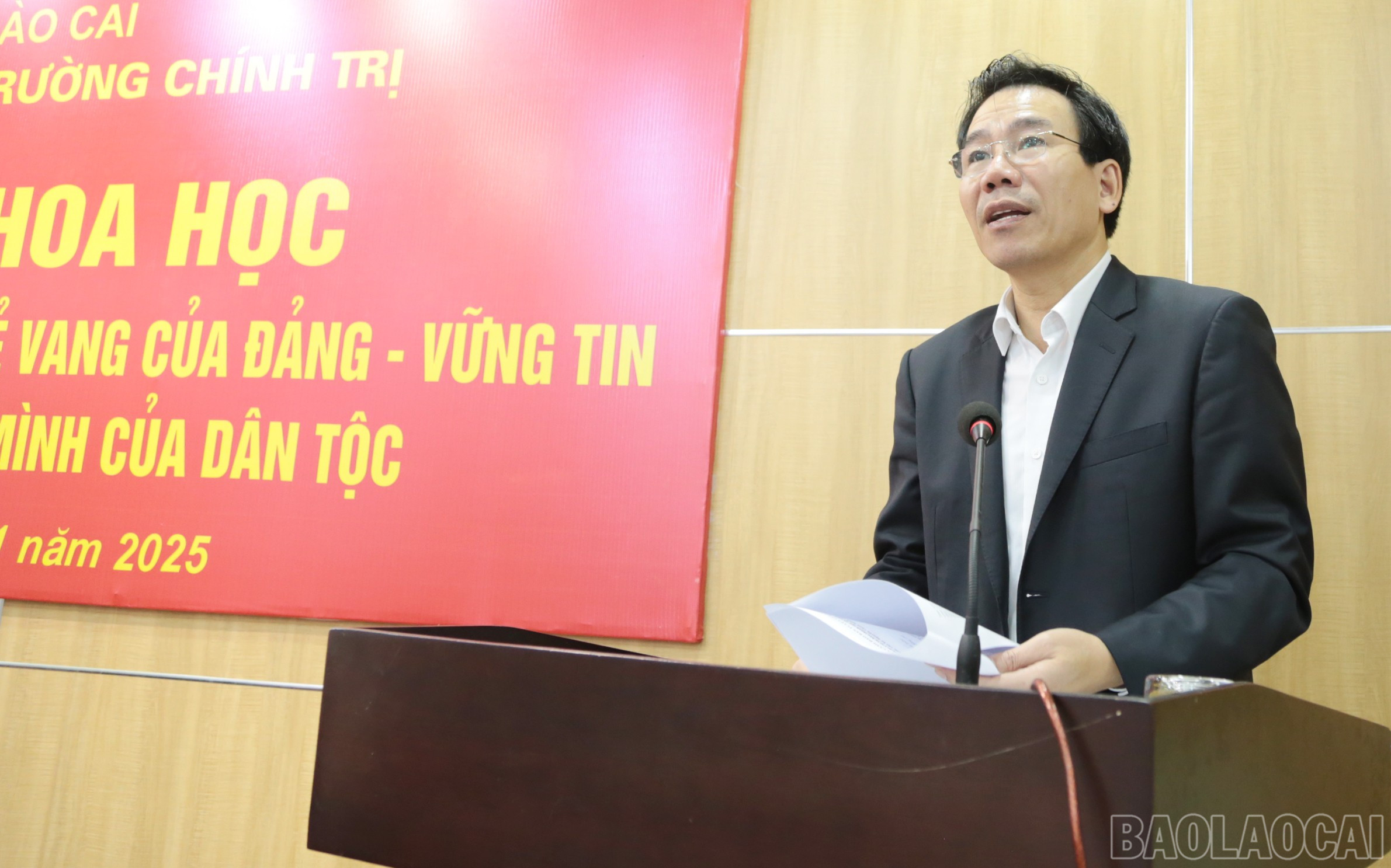 Trưởng Ban Tuyên giáo Tỉnh ủy Dương Đức Huy khai mạc hội thảo. baolaocai-br_img-6623.jpg