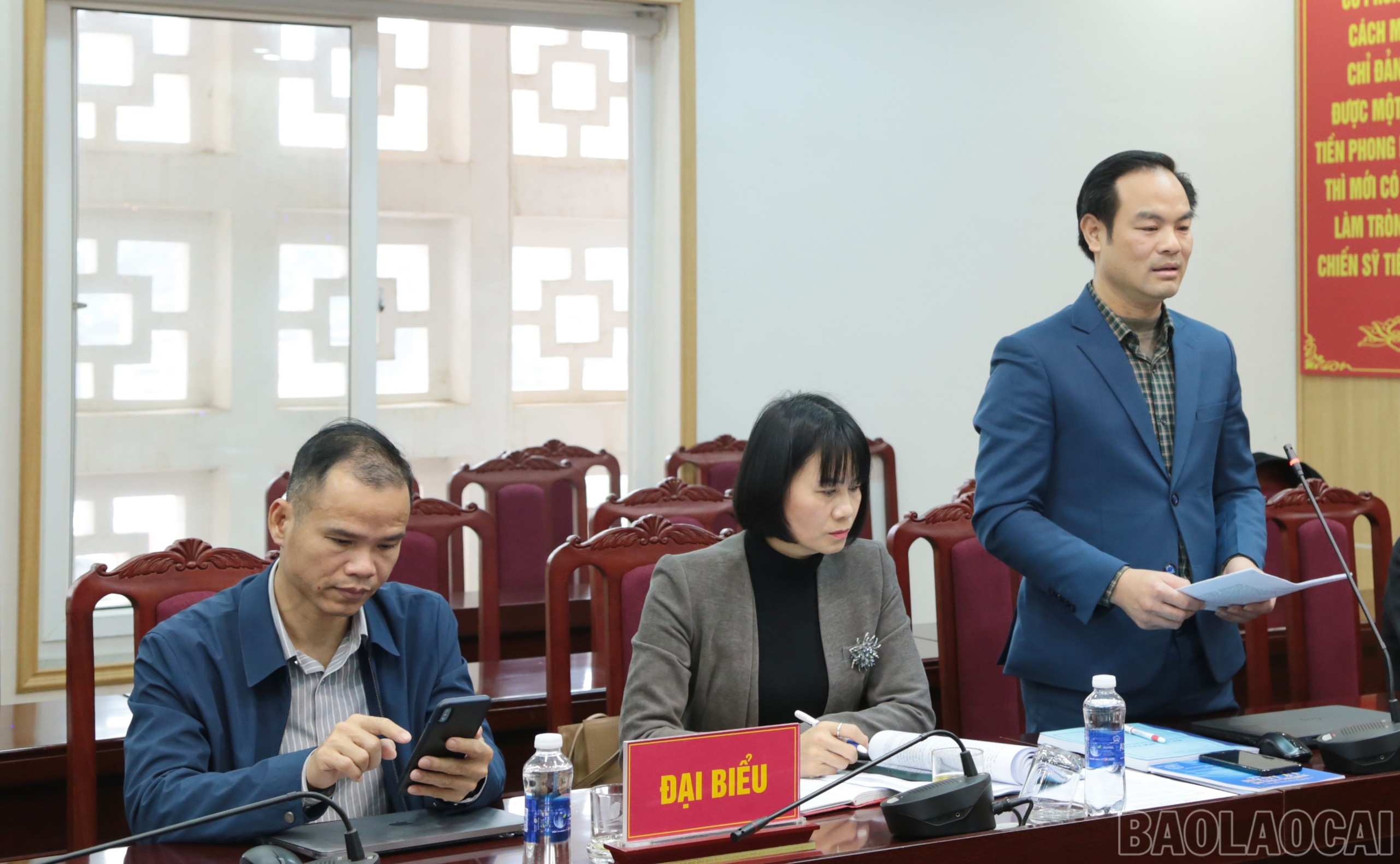 Các đại biểu tham luận, thảo luận tại hội thảo. baolaocai-br_img-6702.jpg